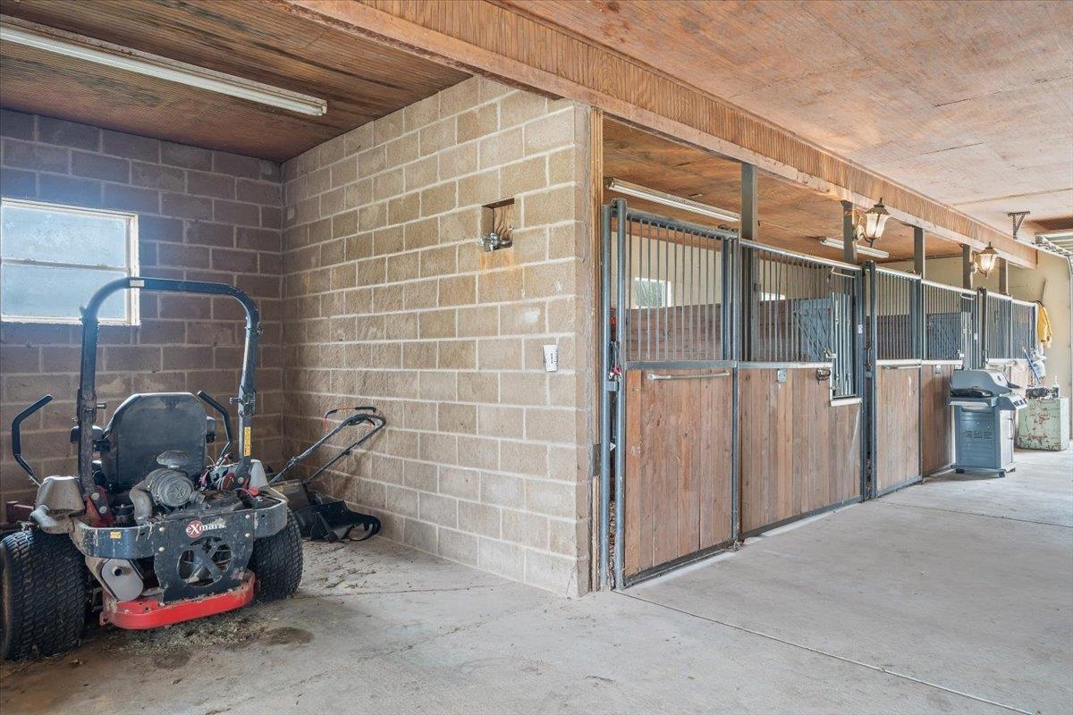 700 Keough Dr Property Photo 16