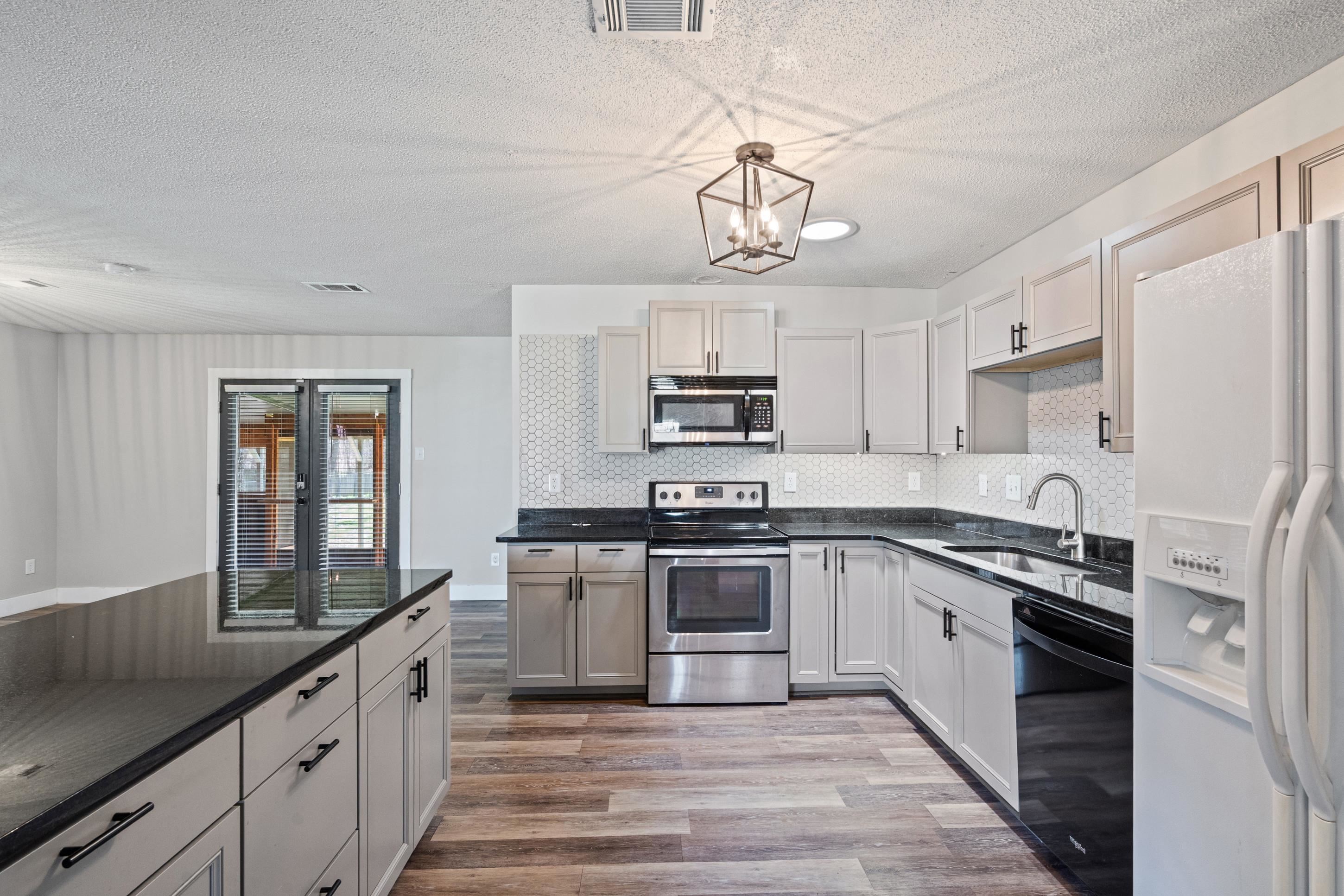 511 E Rae Dr Property Photo 6