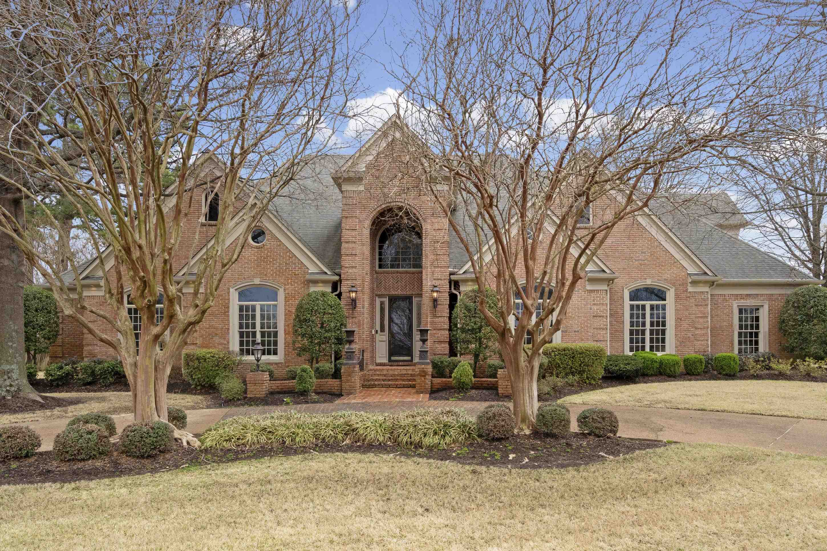 1186 Lake Point Dr E Property Photo 1