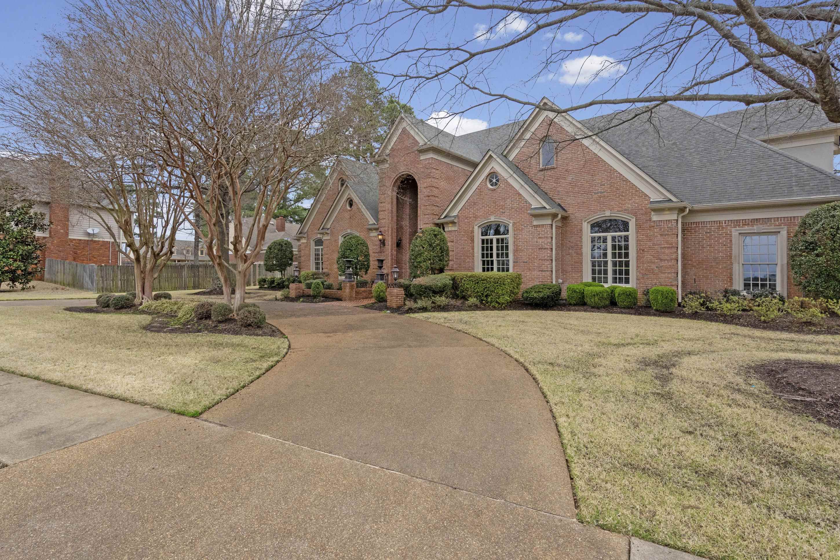 1186 Lake Point Dr E Property Photo 5