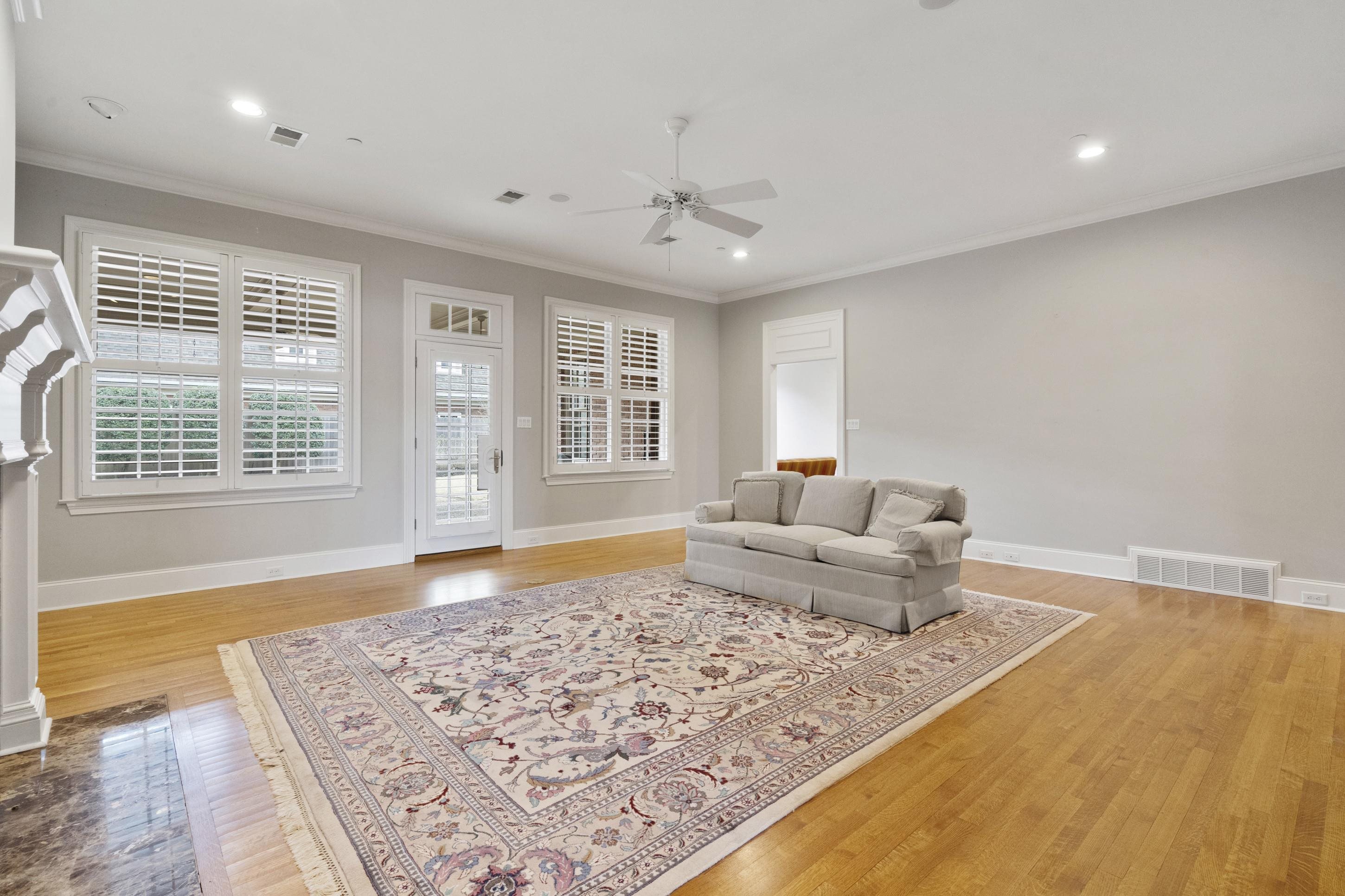 1186 Lake Point Dr E Property Photo 13
