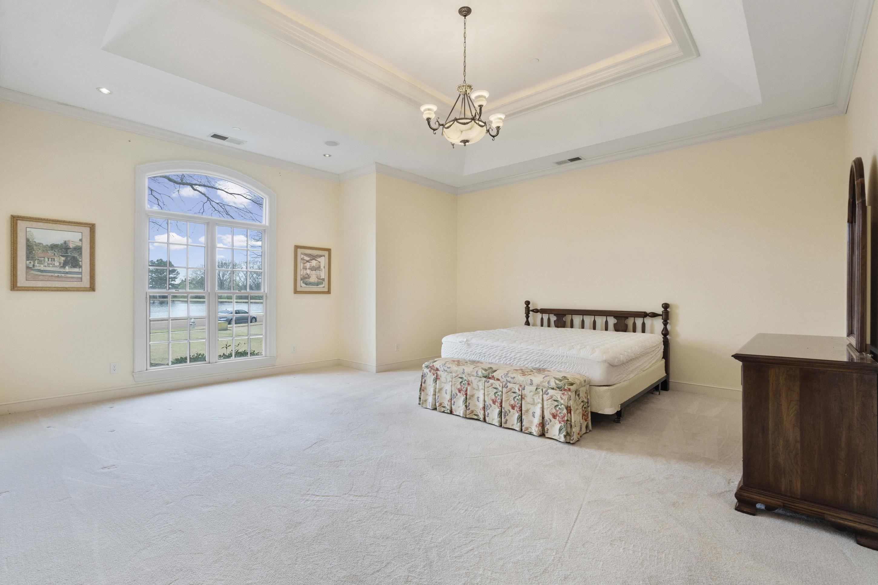 1186 Lake Point Dr E Property Photo 18