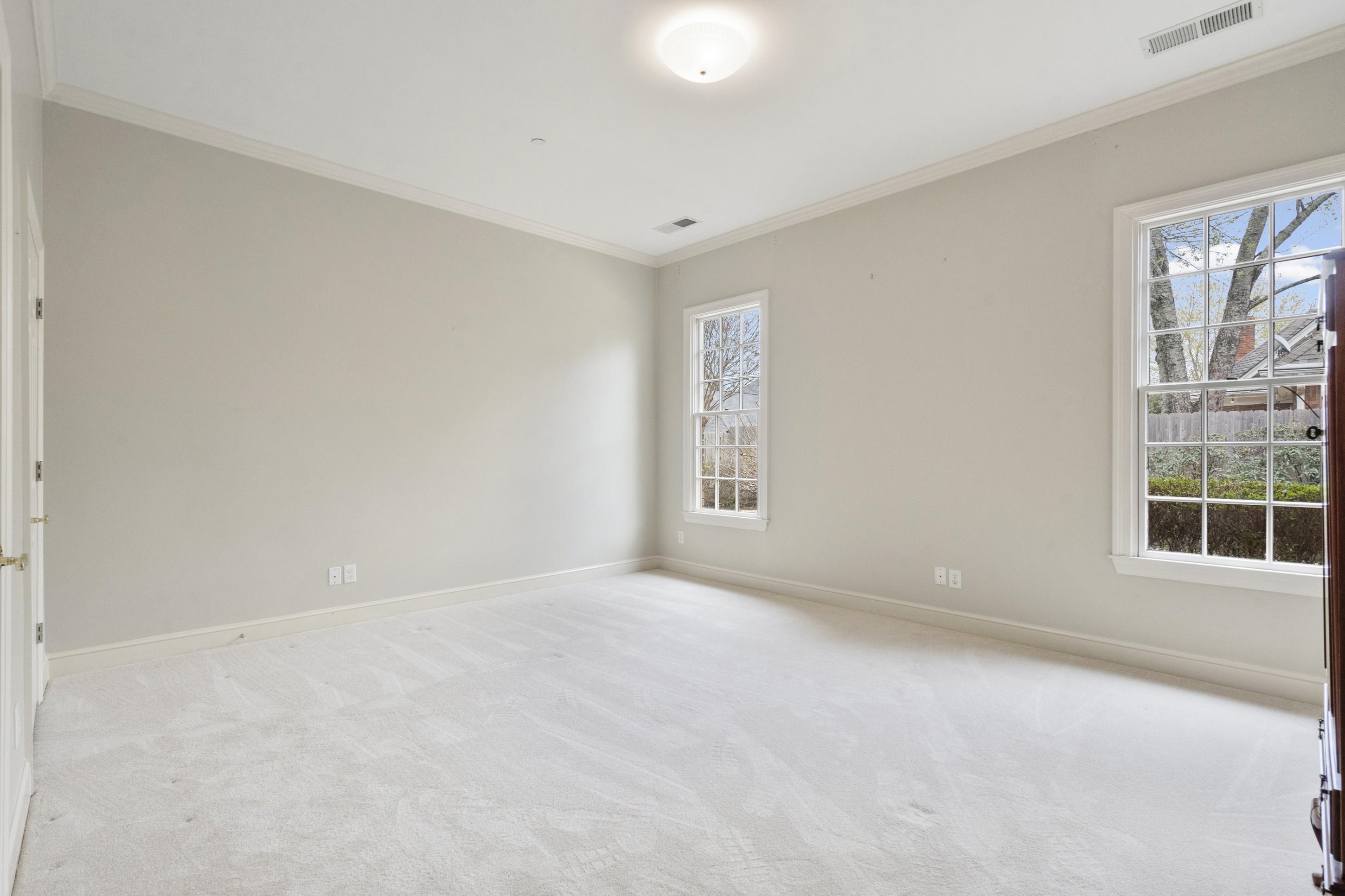 1186 Lake Point Dr E Property Photo 23
