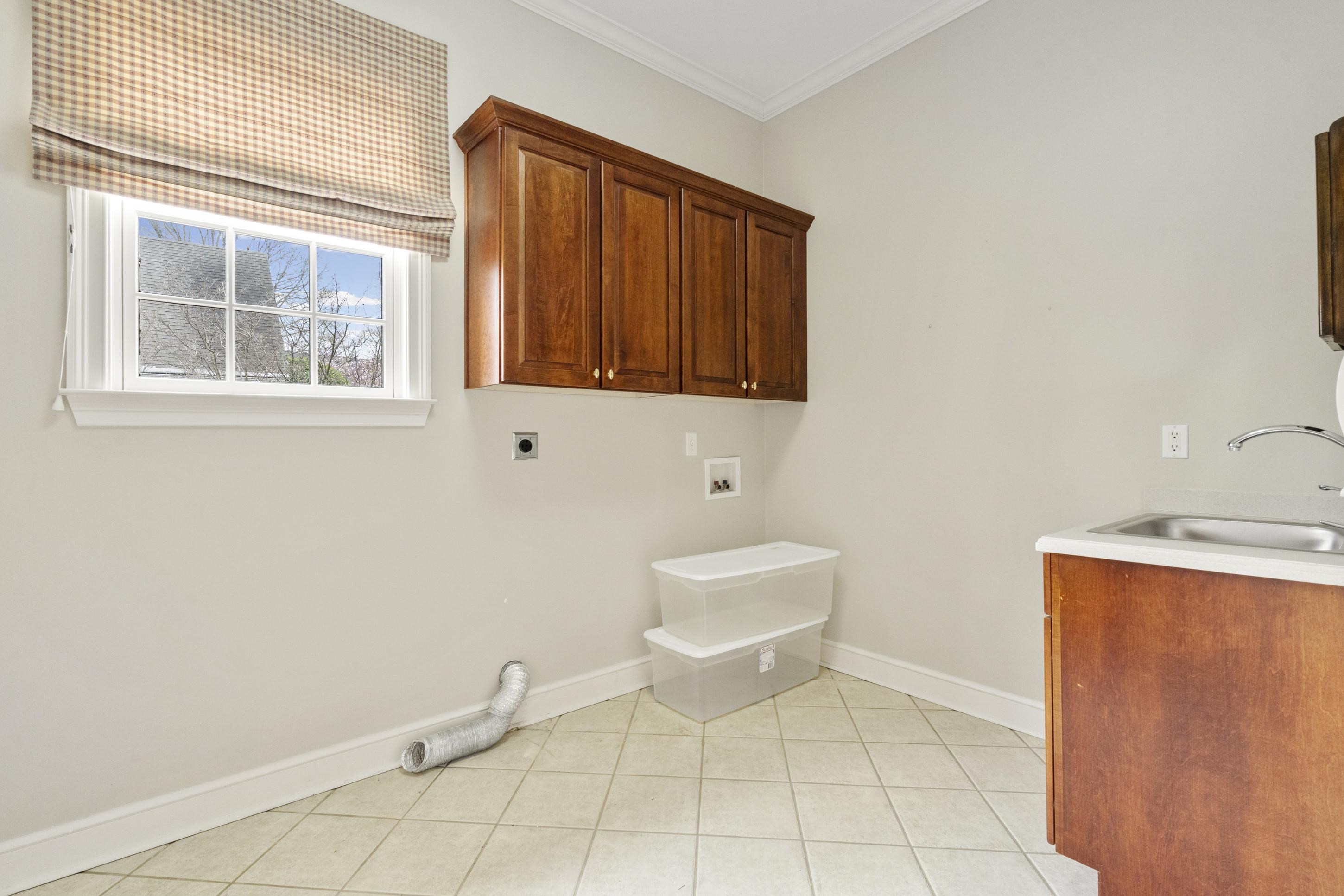 1186 Lake Point Dr E Property Photo 26