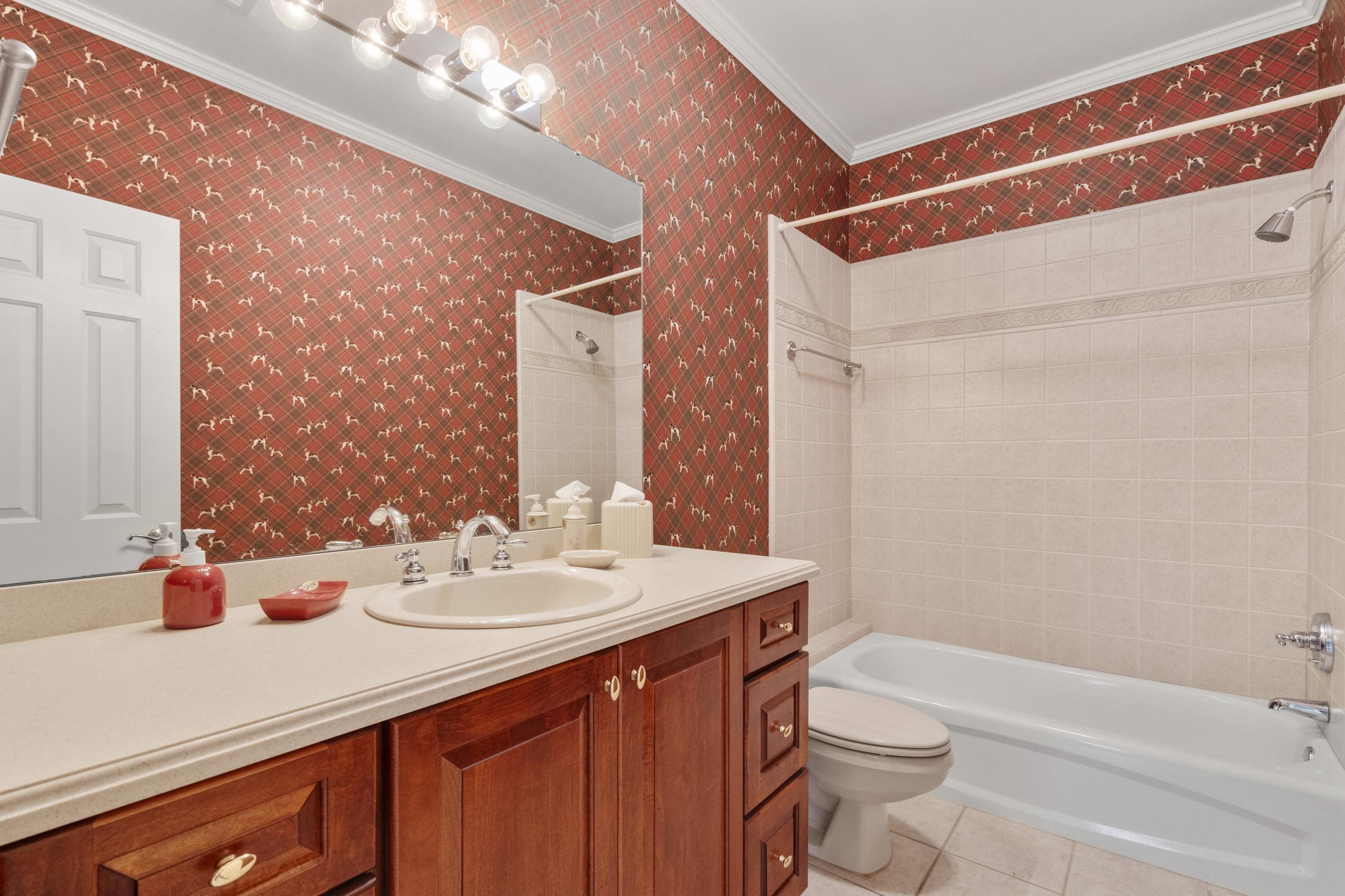 1186 Lake Point Dr E Property Photo 30