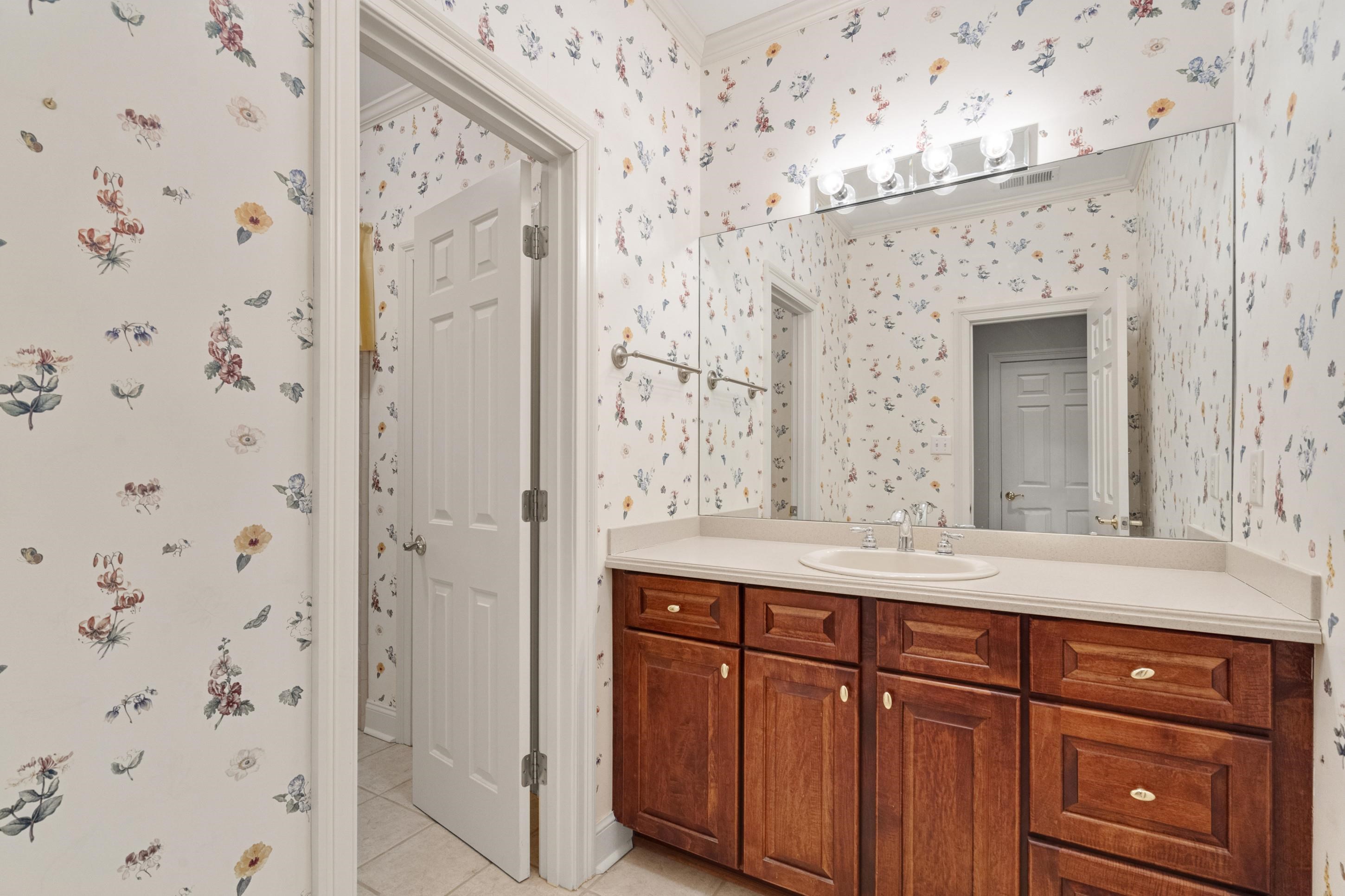 1186 Lake Point Dr E Property Photo 31