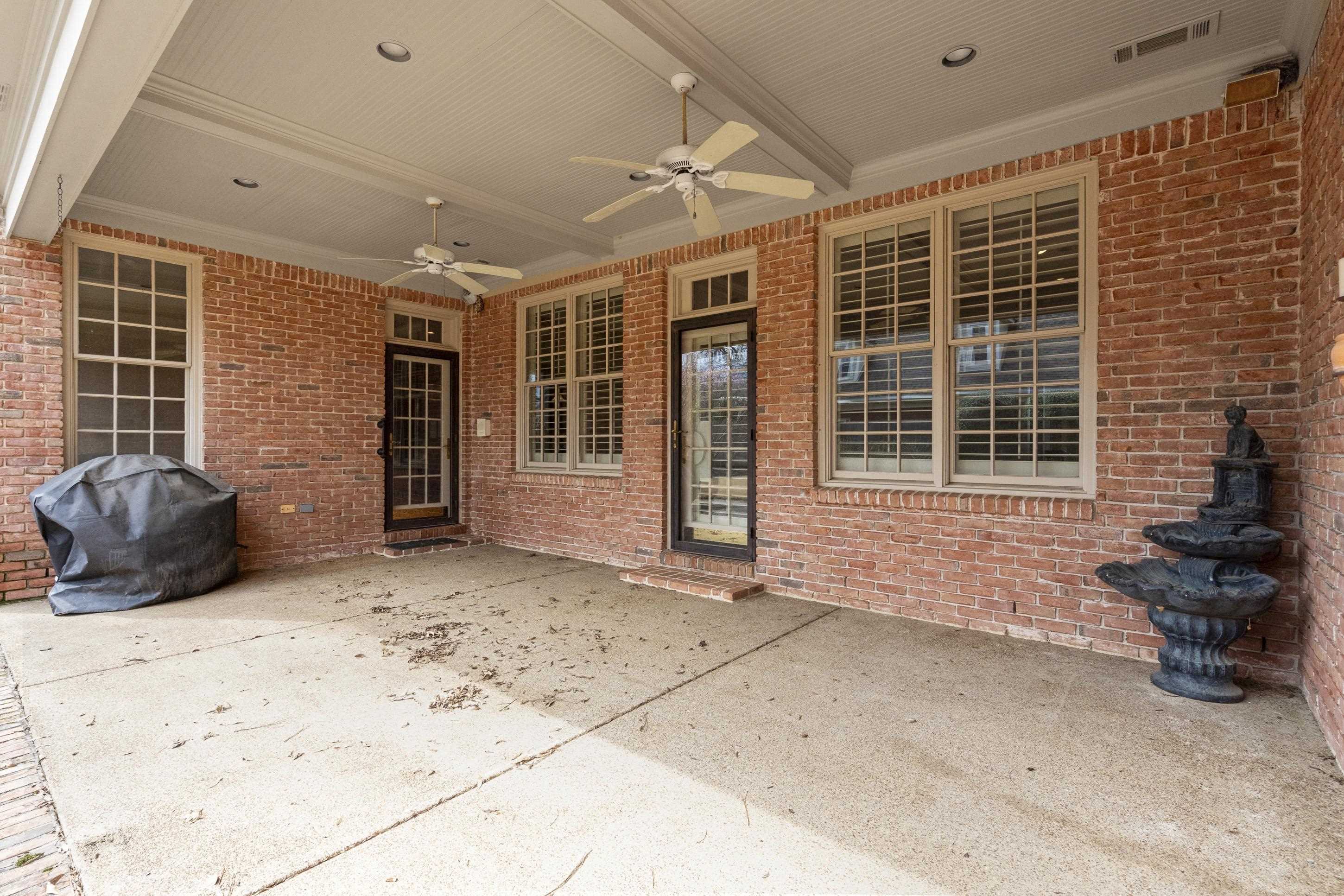 1186 Lake Point Dr E Property Photo 34