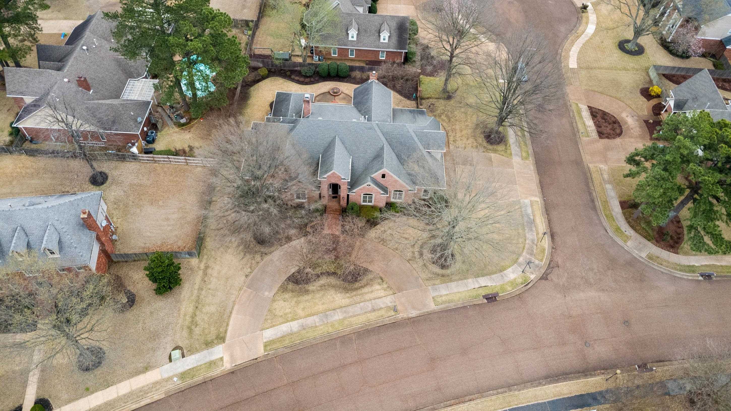 1186 Lake Point Dr E Property Photo 37