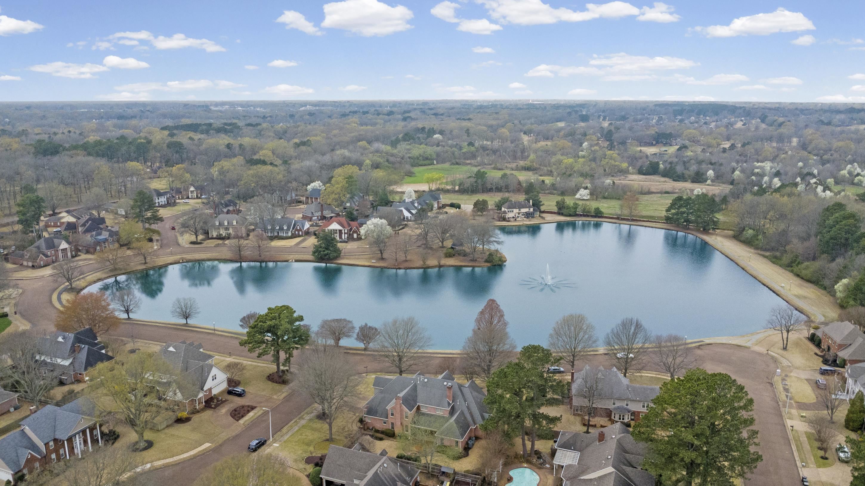 1186 Lake Point Dr E Property Photo 40