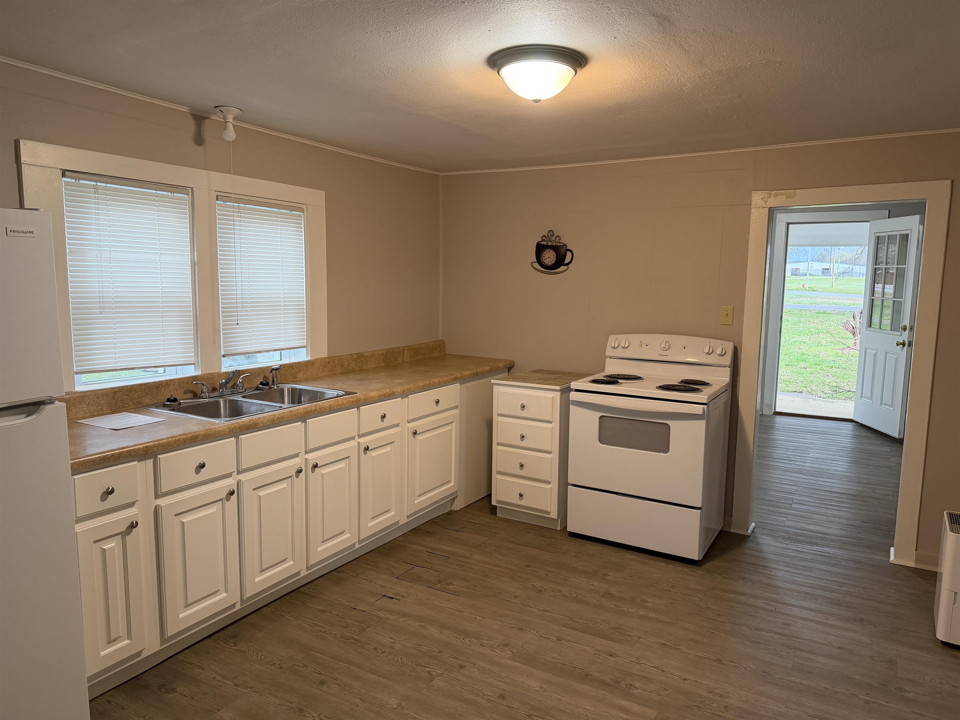 680 Patterson Rd Property Photo 11