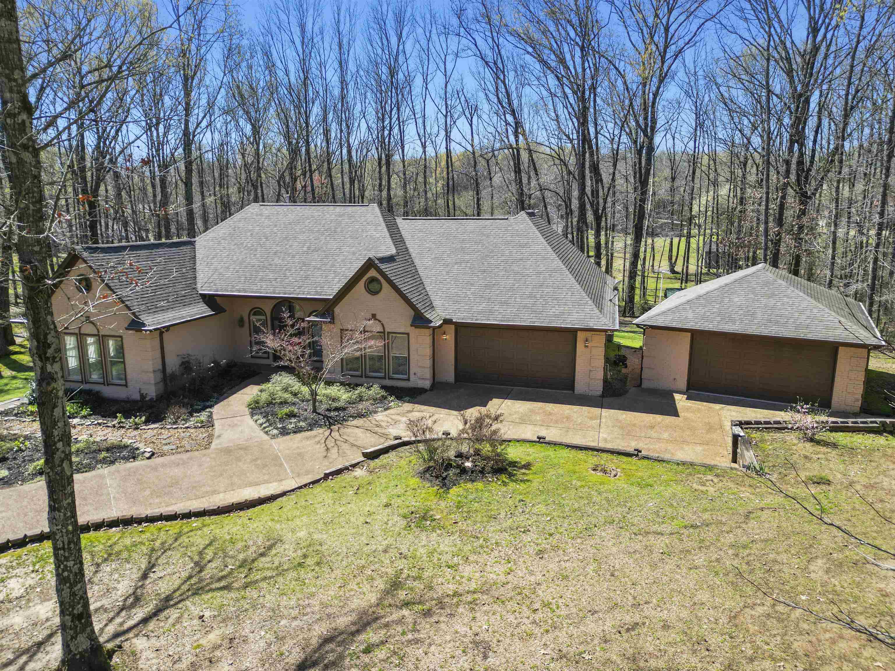 615 Stewart Rd Property Photo 1