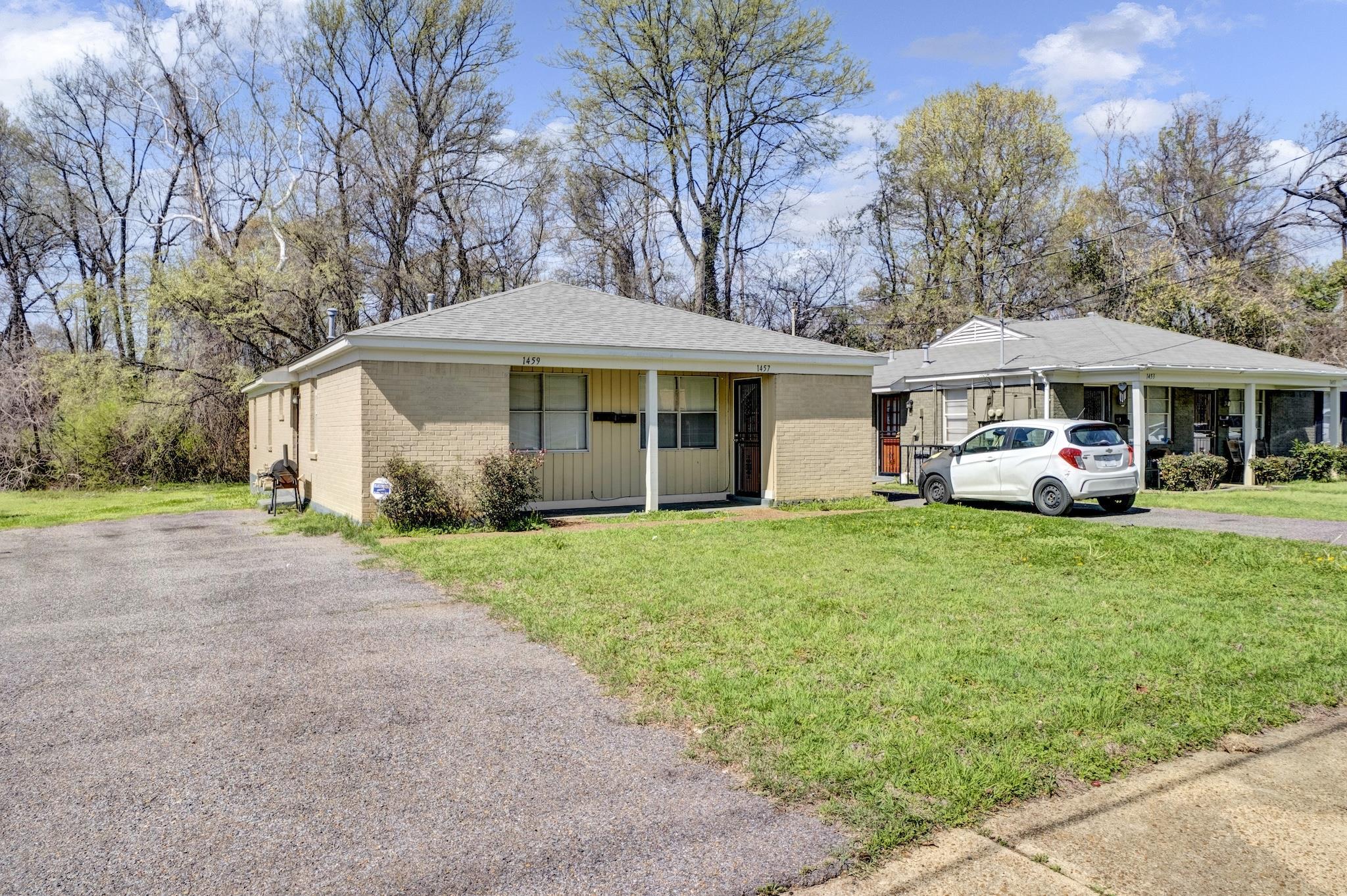 1457 S Cooper St Property Photo 2