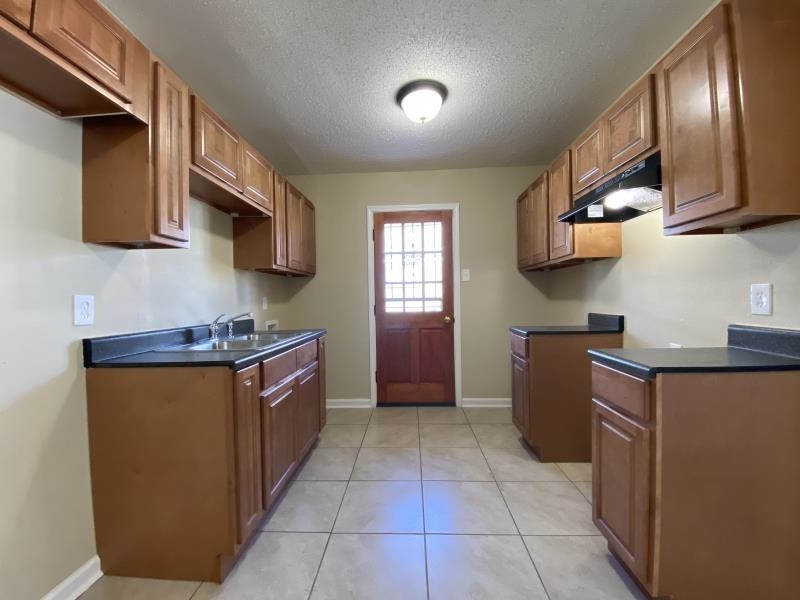 1457 S Cooper St Property Photo 9