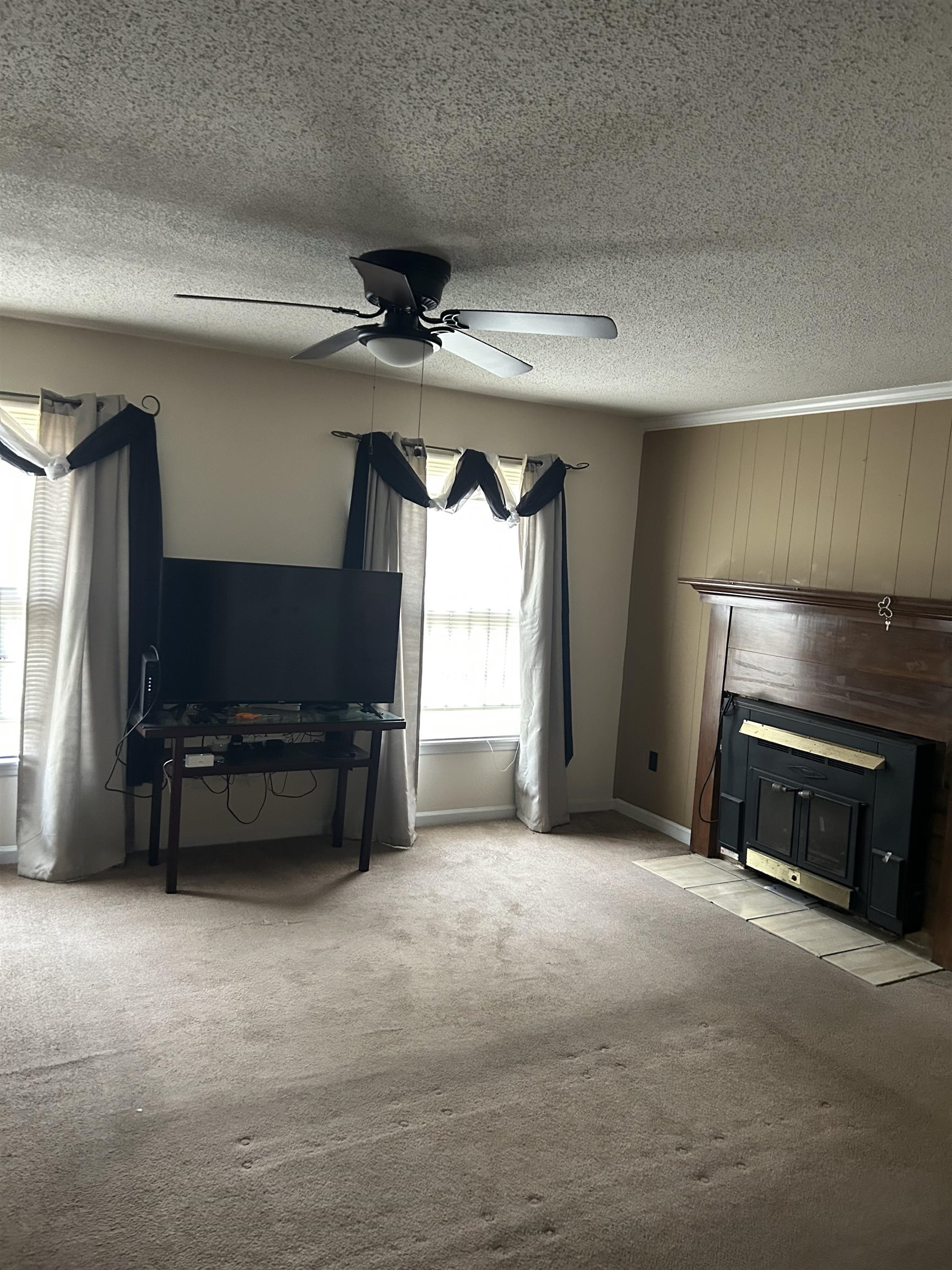 3647 Northcliffe Dr 1 Property Photo 3