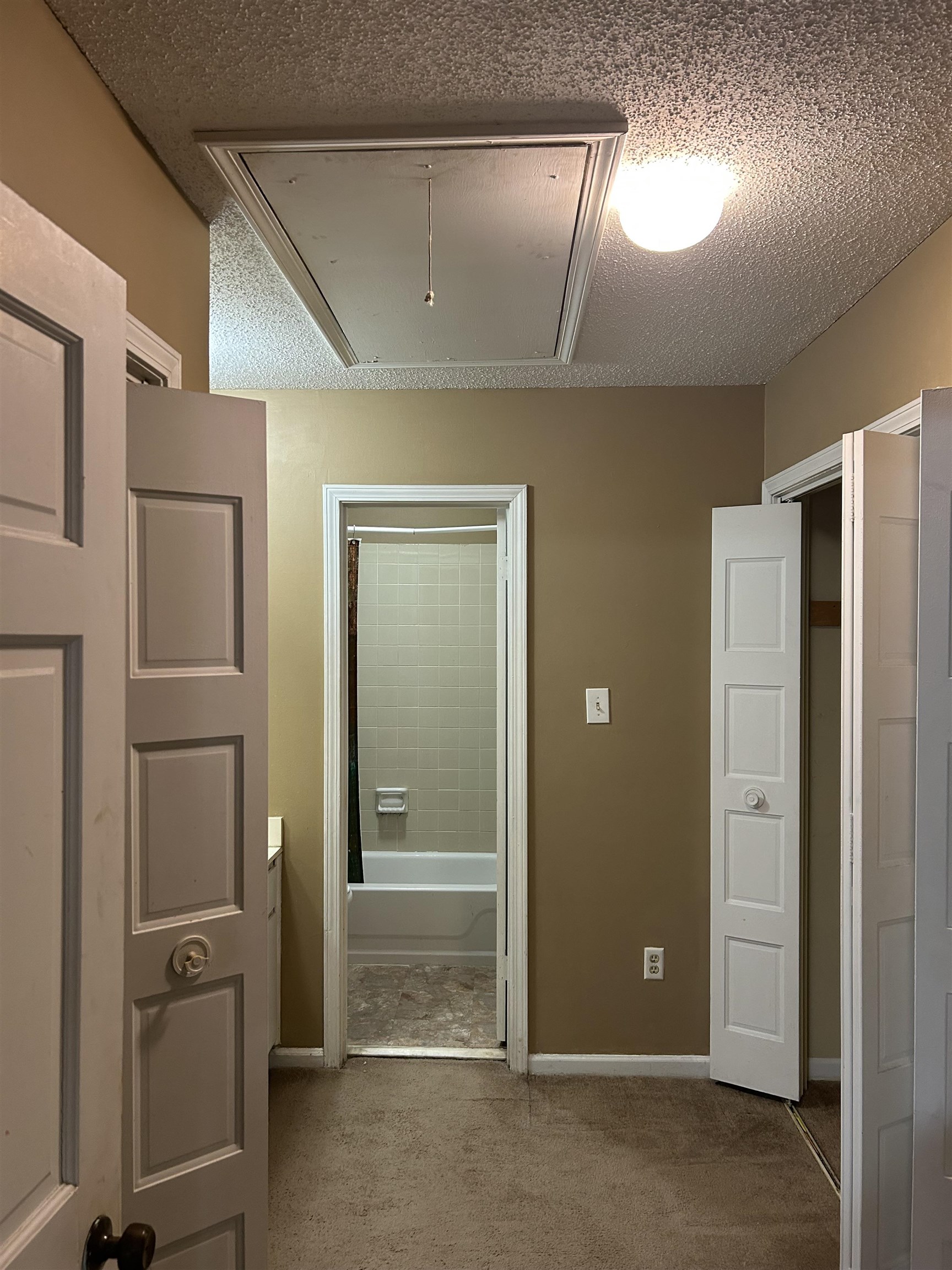3647 Northcliffe Dr 1 Property Photo 18