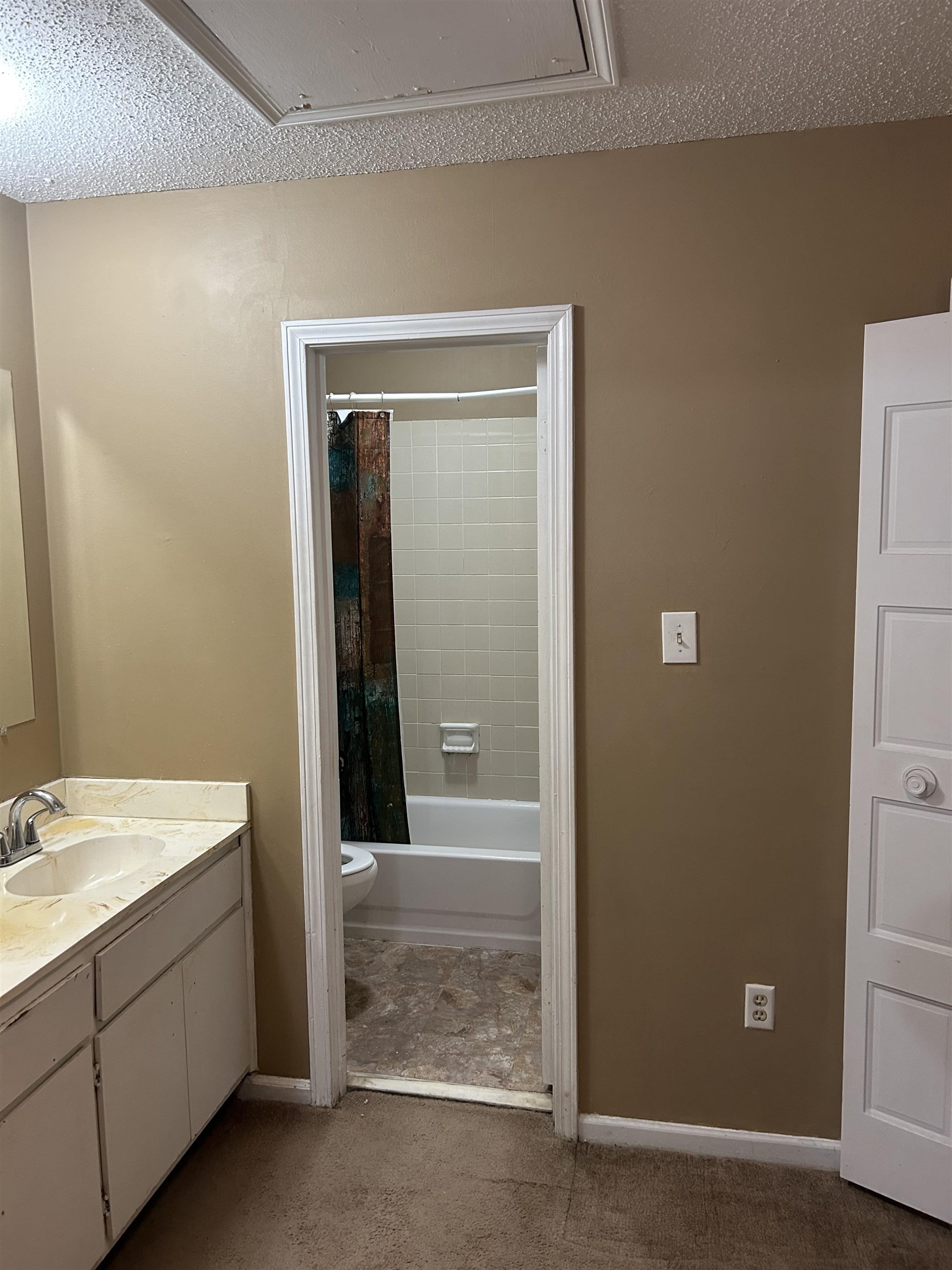 3647 Northcliffe Dr 1 Property Photo 30