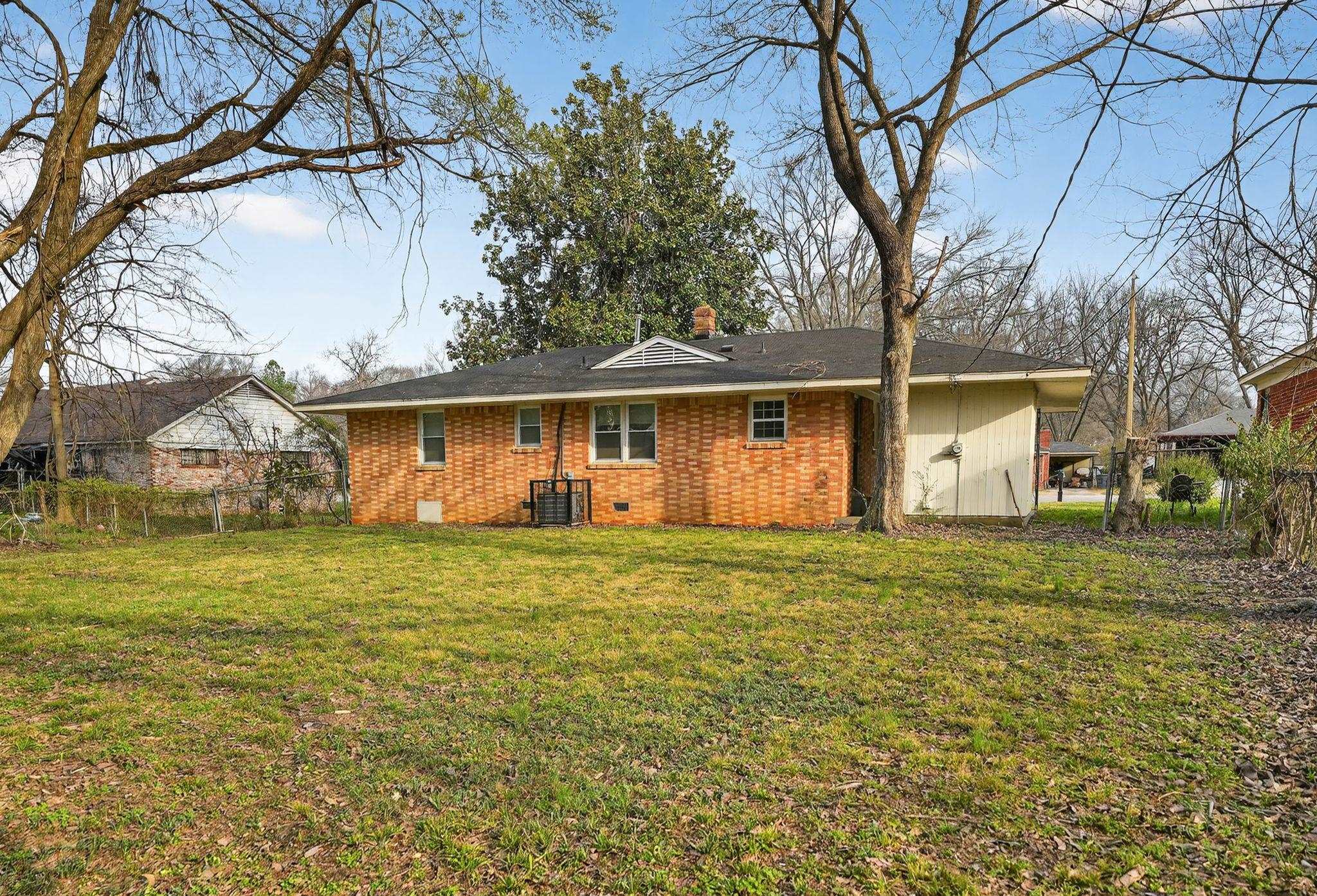 1589 Whitney Ave Property Photo 9