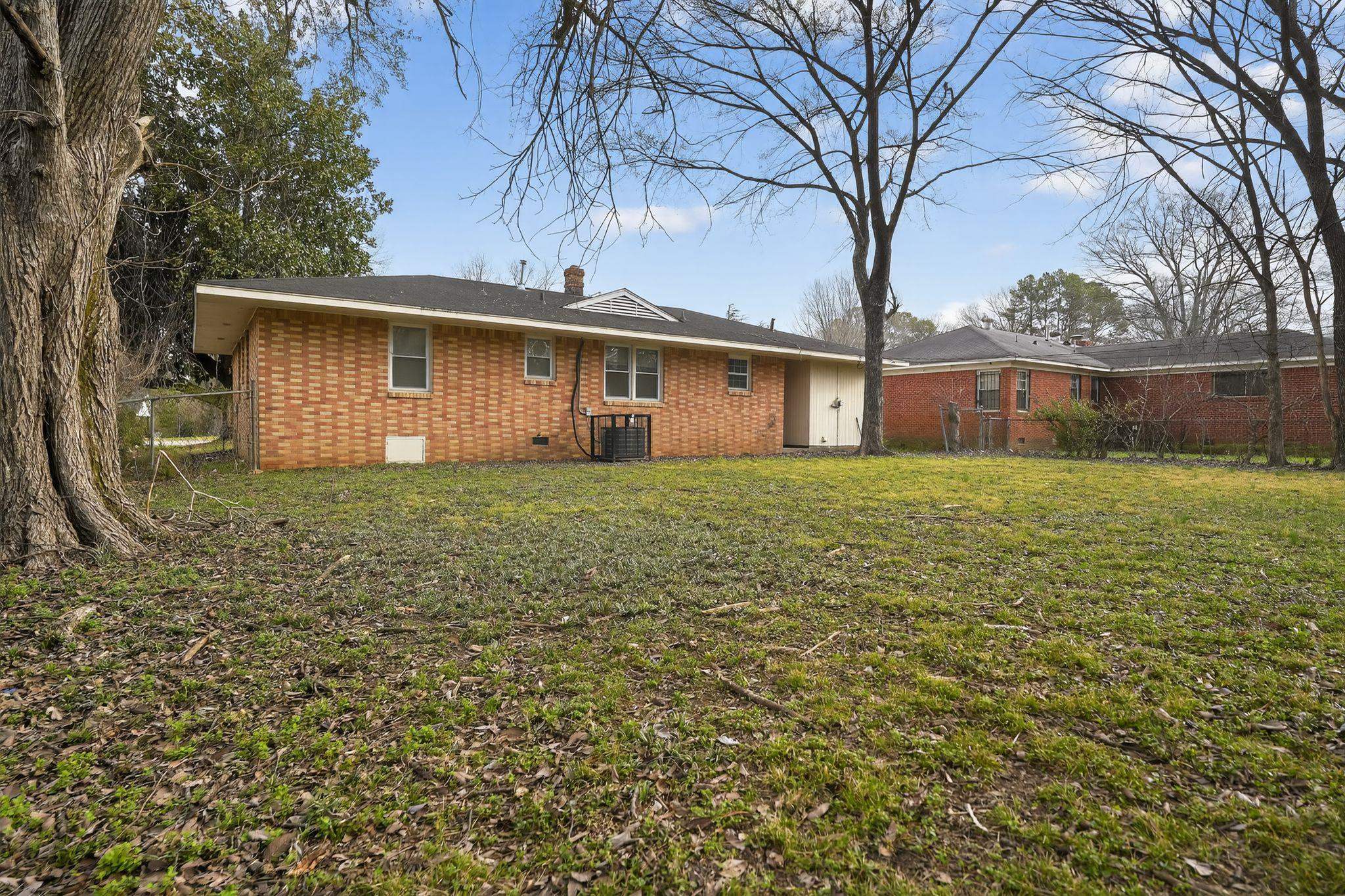1589 Whitney Ave Property Photo 10