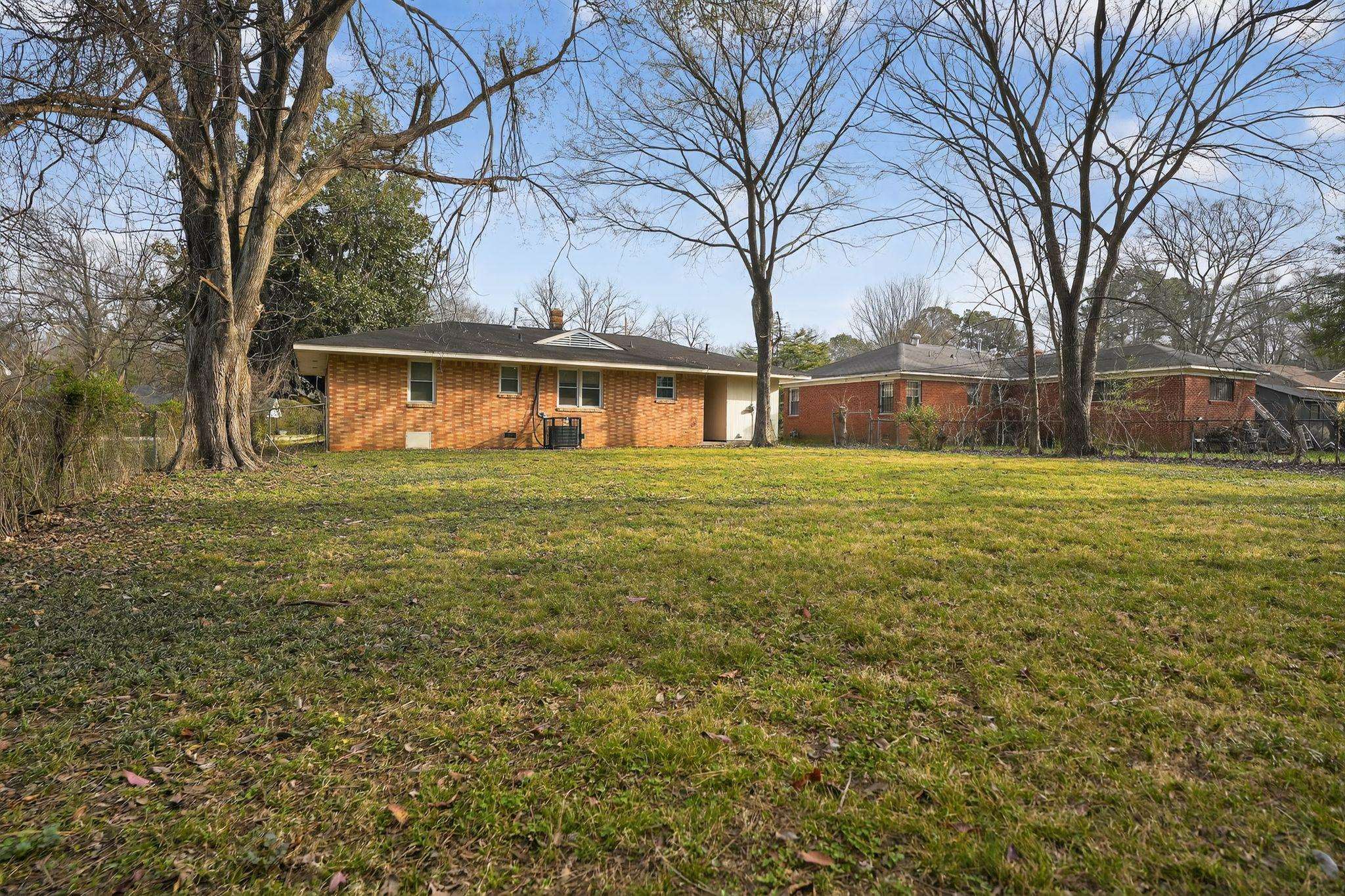 1589 Whitney Ave Property Photo 11
