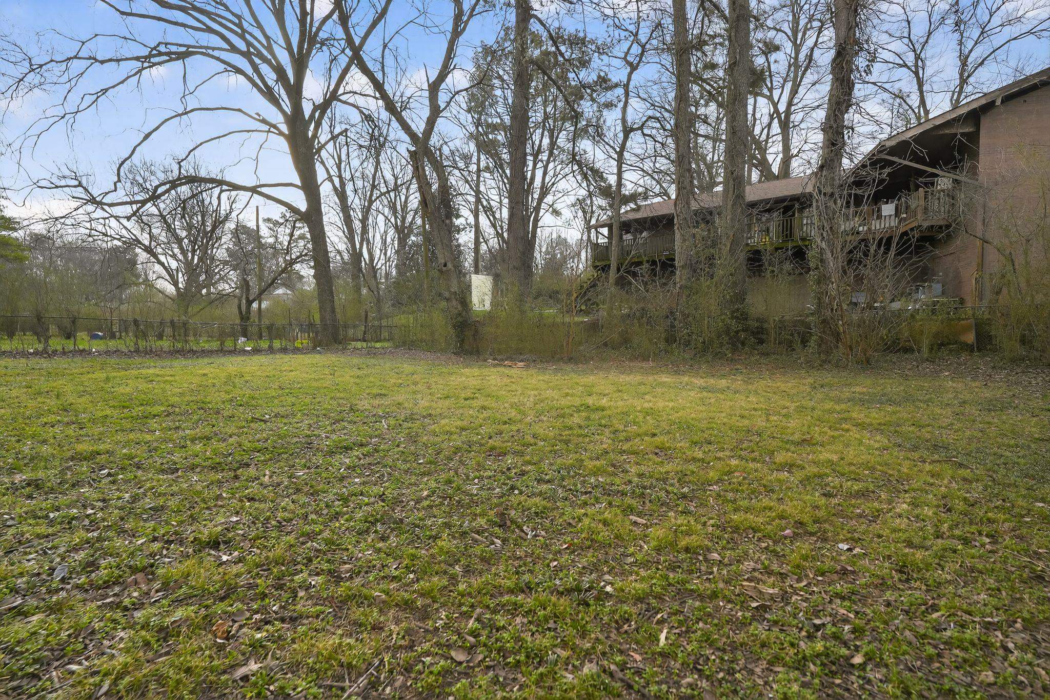 1589 Whitney Ave Property Photo 12