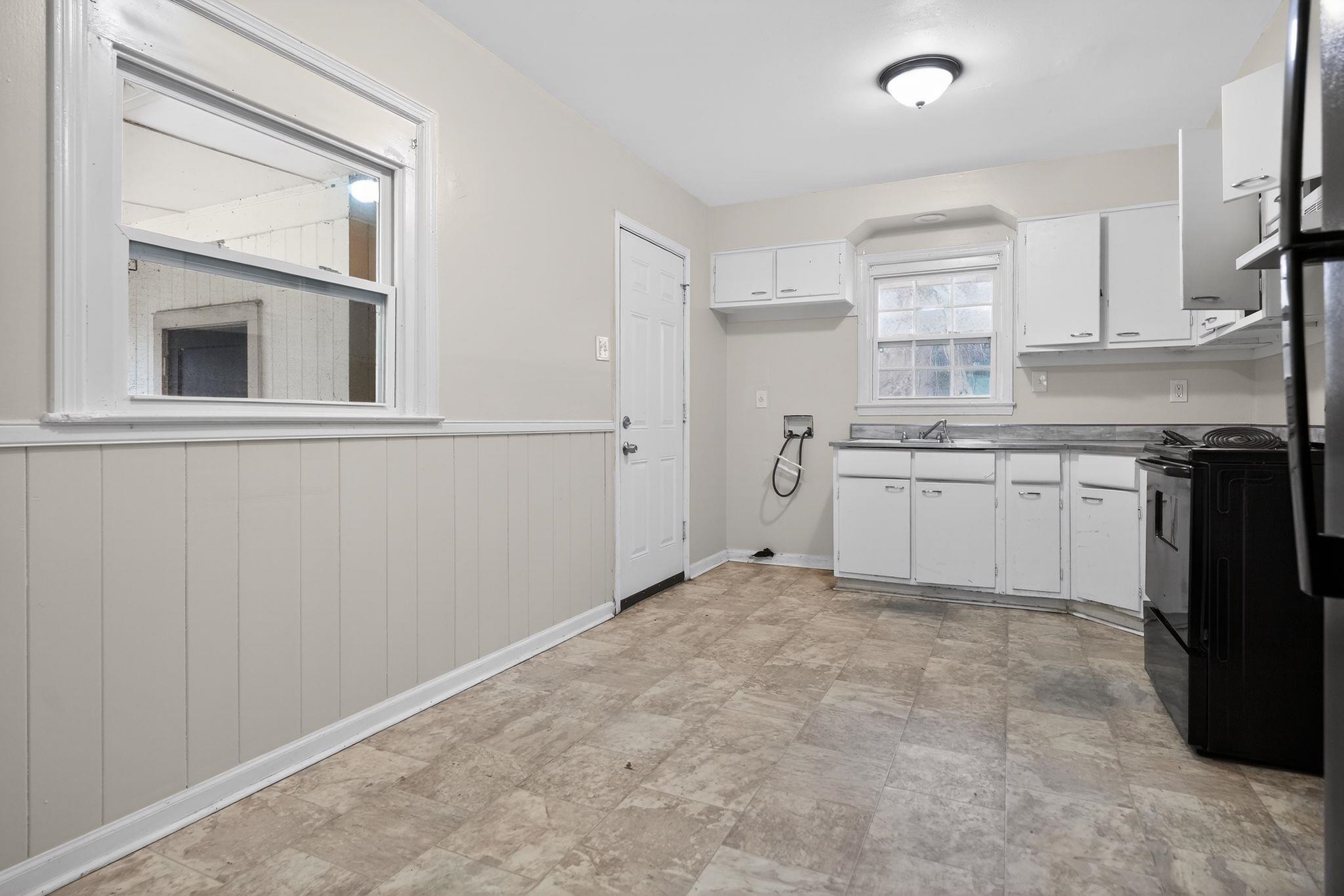 1589 Whitney Ave Property Photo 19