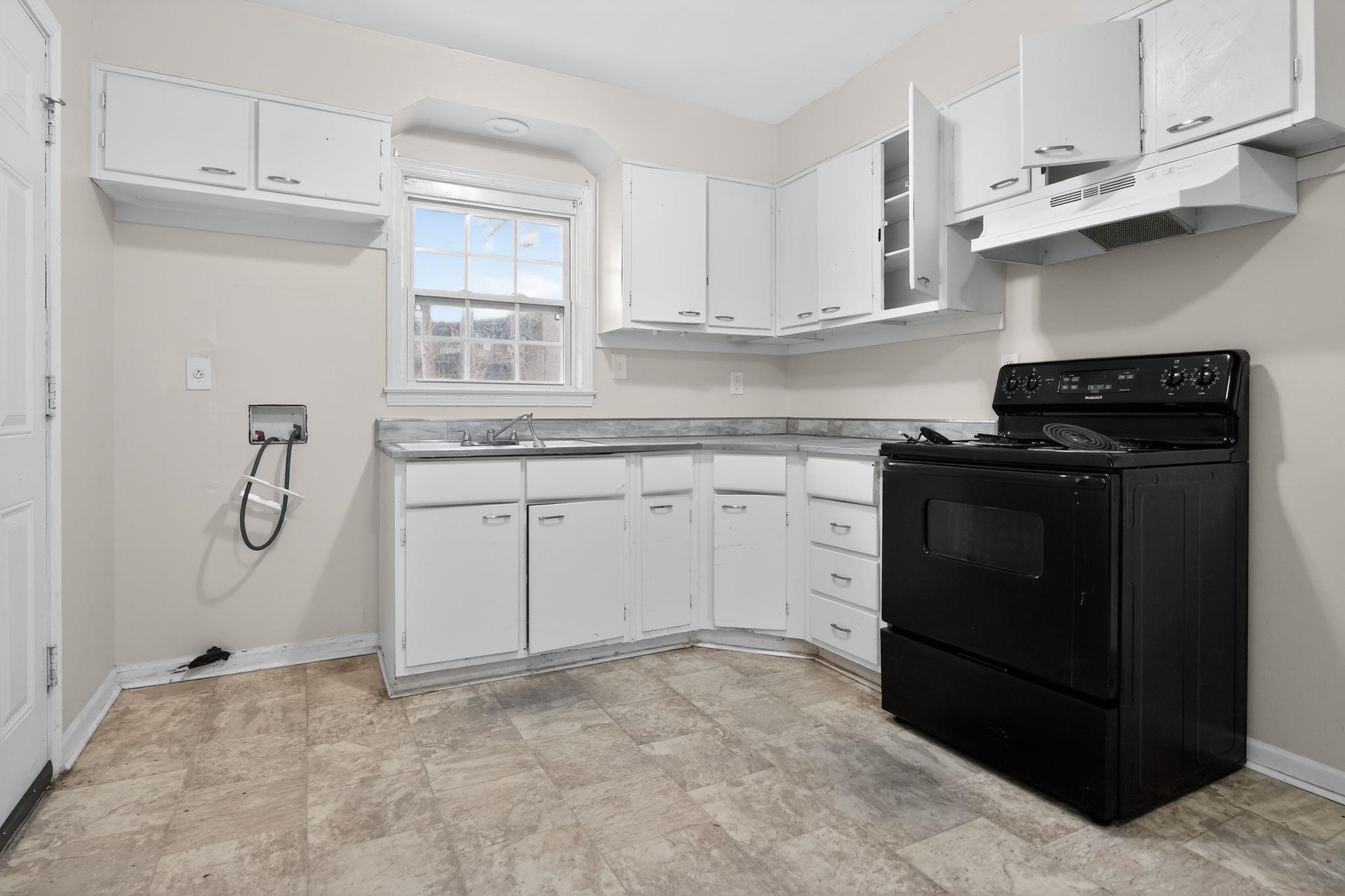 1589 Whitney Ave Property Photo 21
