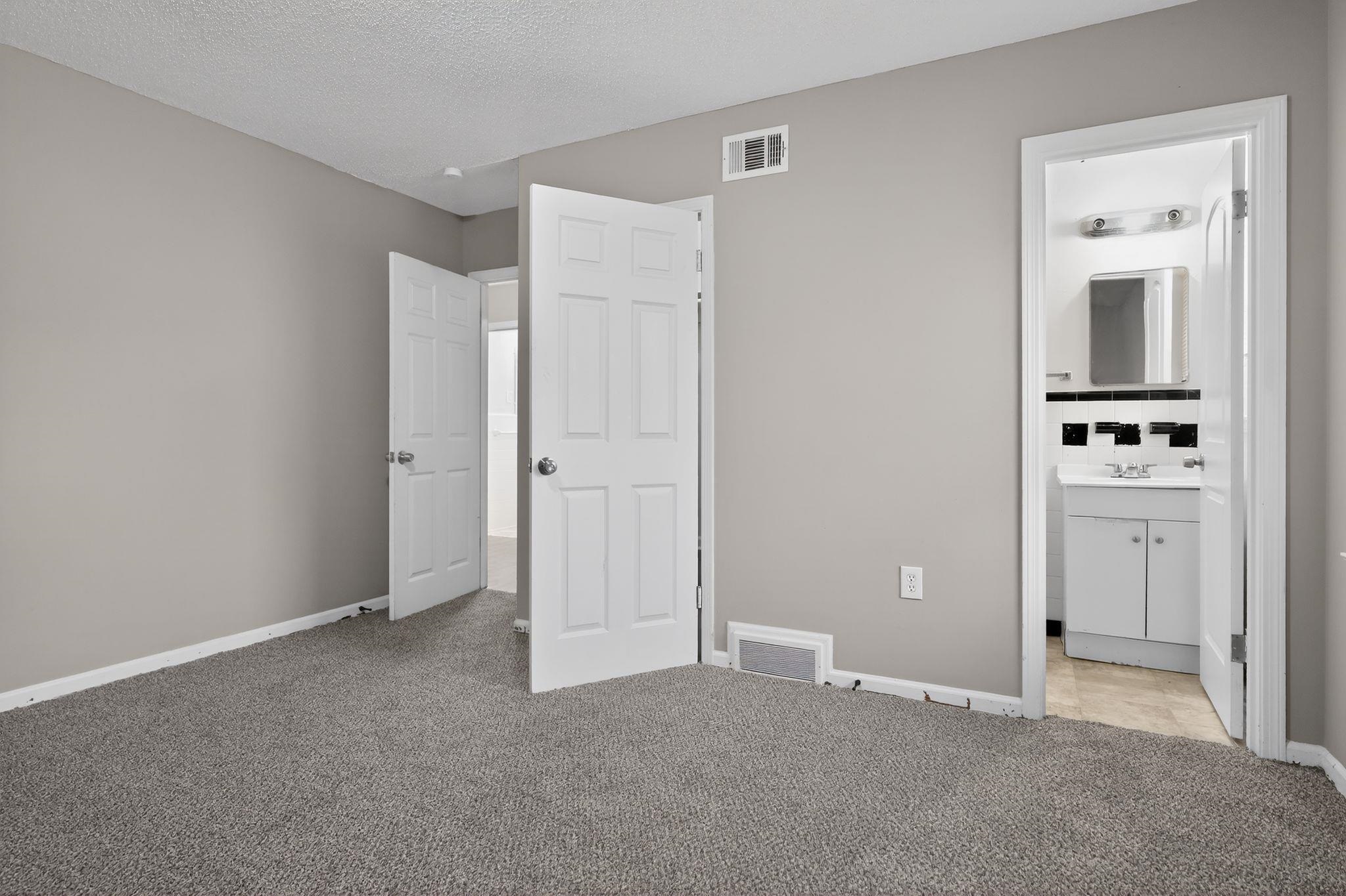 1589 Whitney Ave Property Photo 27