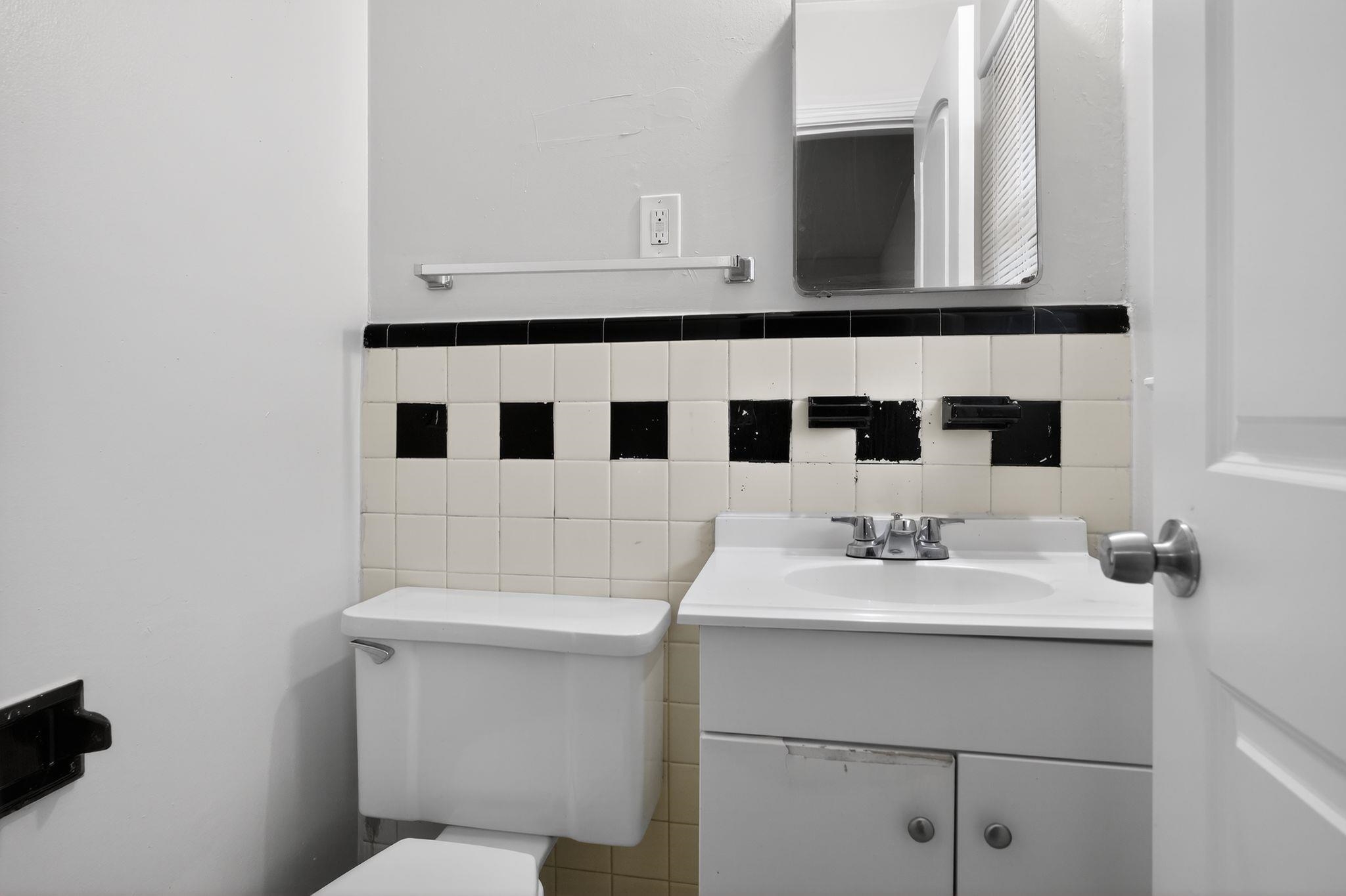 1589 Whitney Ave Property Photo 28
