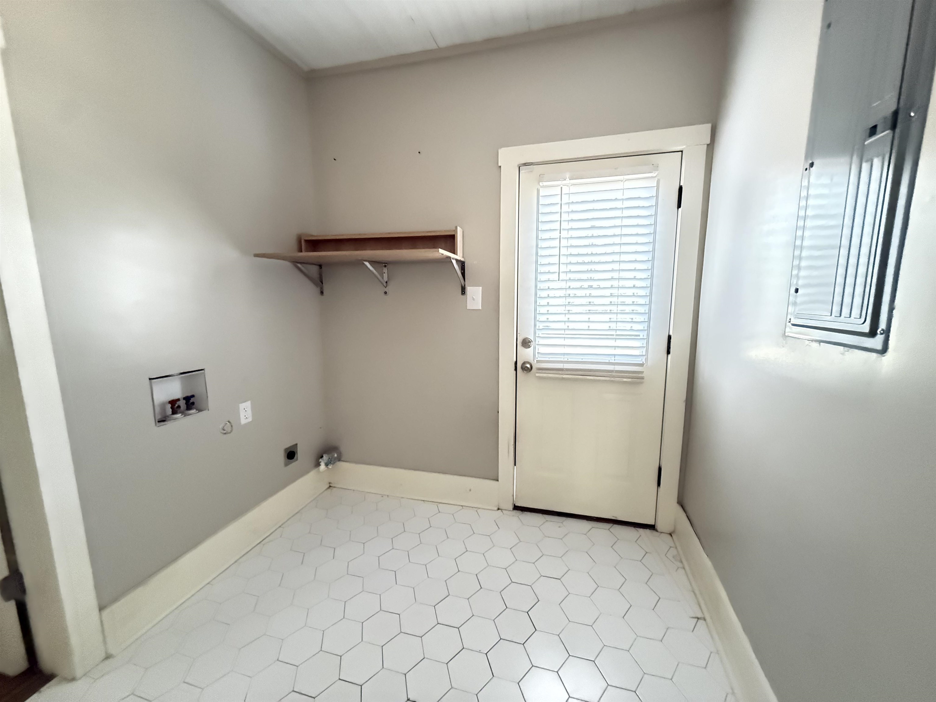 2297 Jackson Ave Property Photo 7