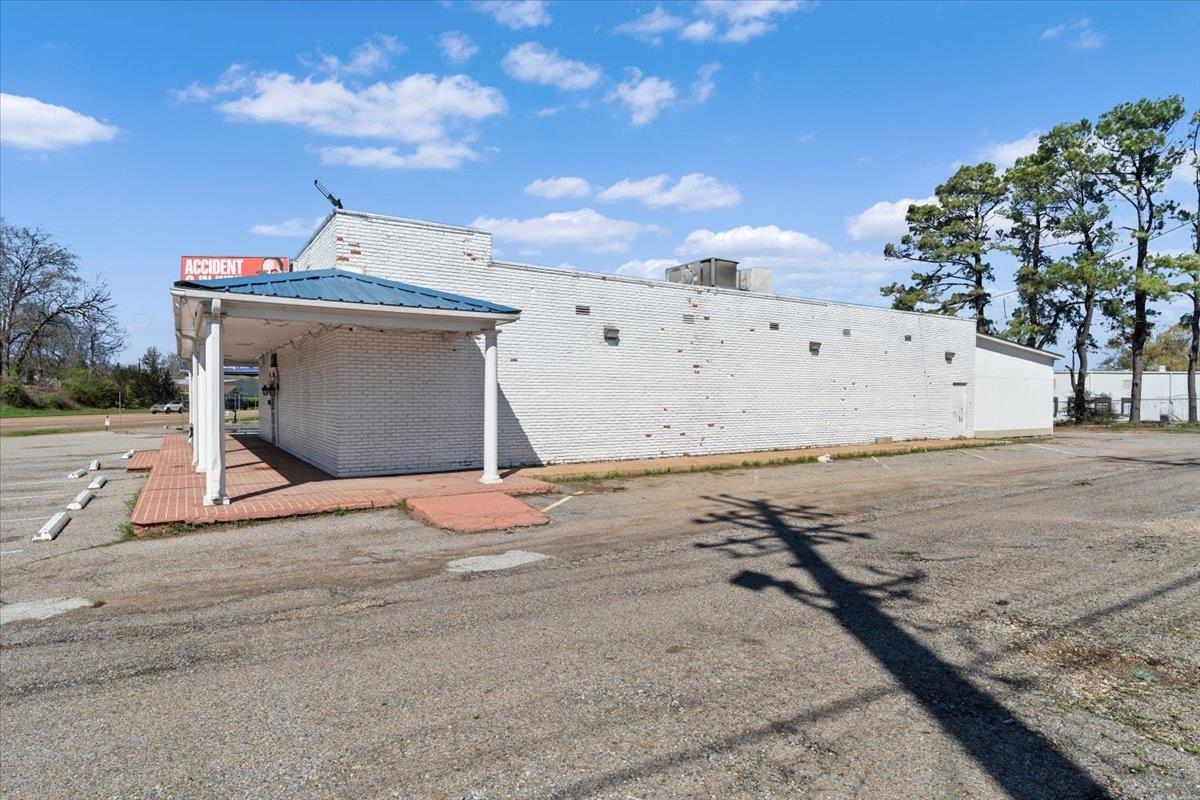 3880 Lamar Ave Property Photo 5