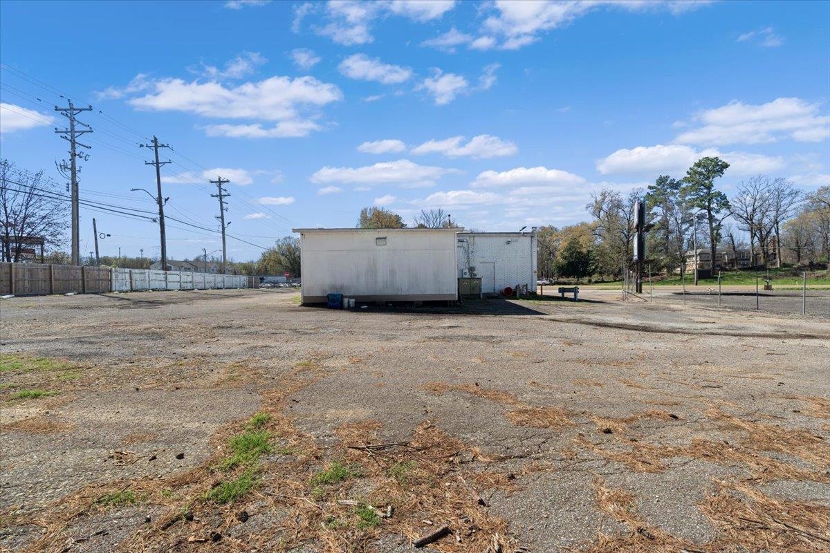3880 Lamar Ave Property Photo 10