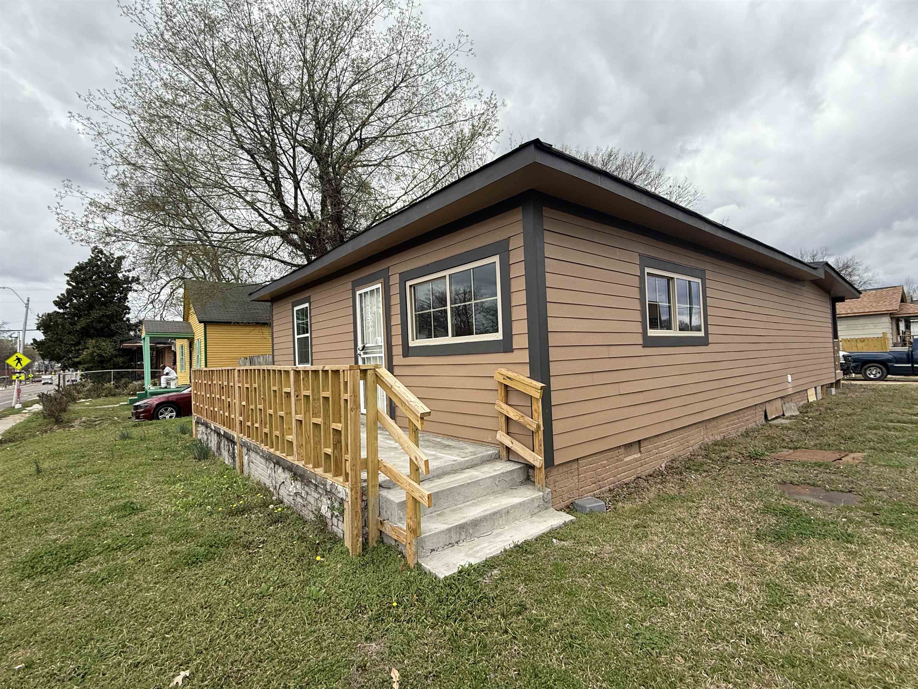 2554 PARK AVE Property Photo 1