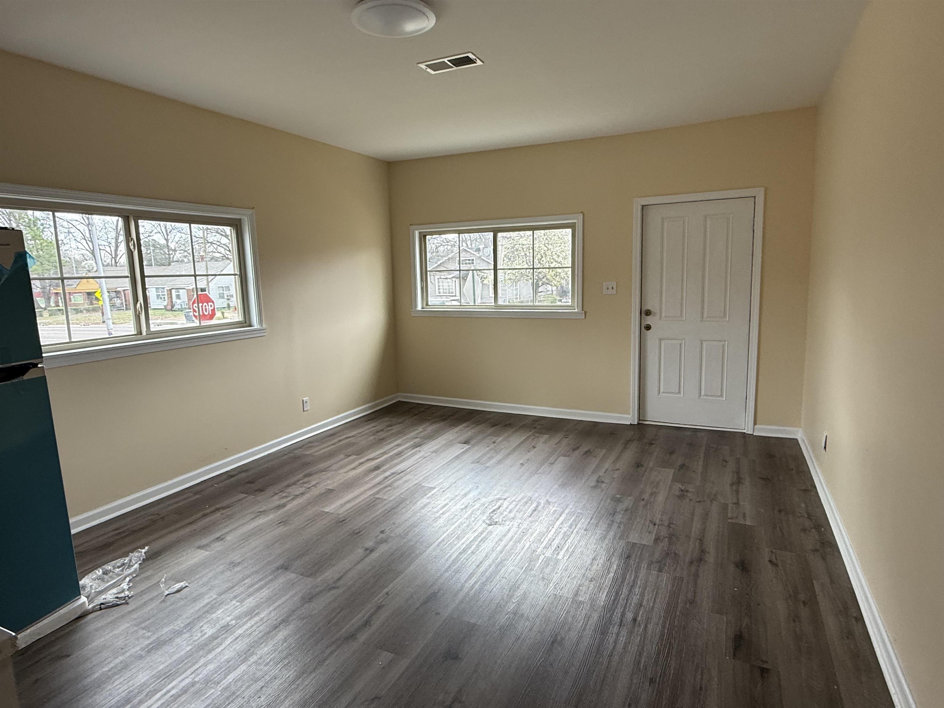 2554 Park Ave Property Photo 5