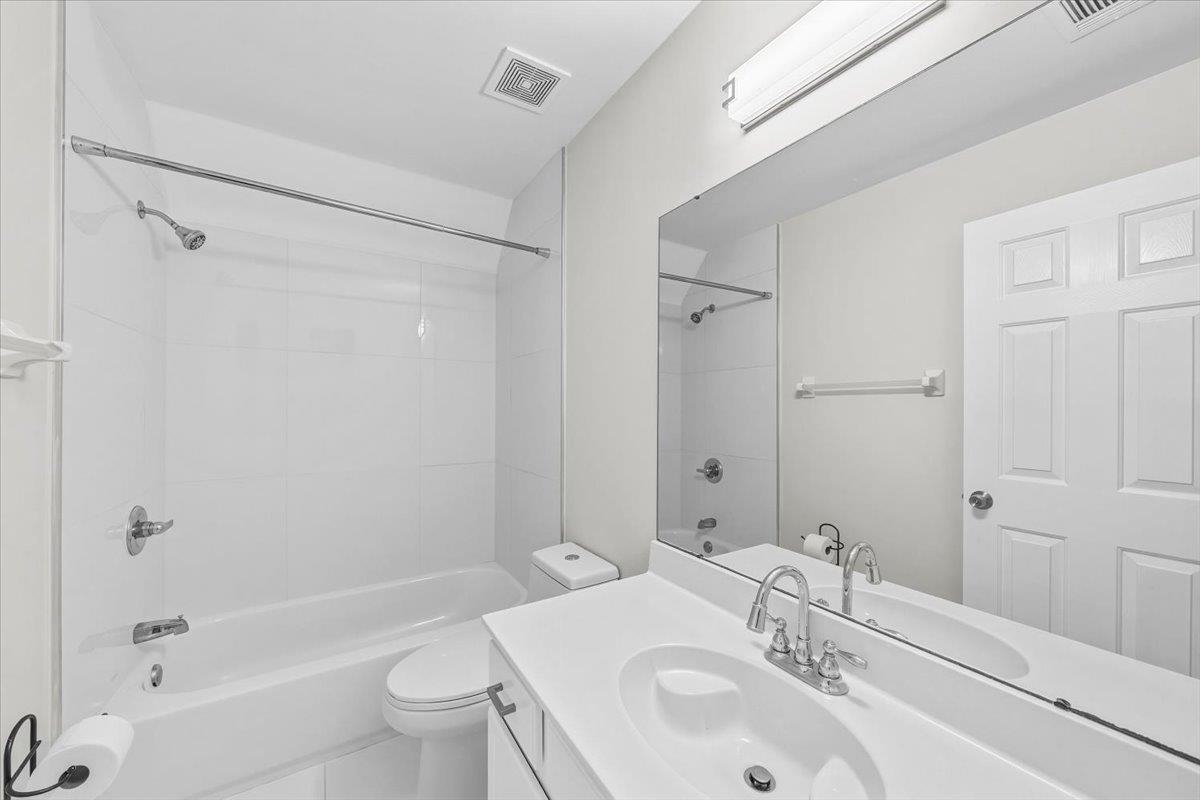 1645 Hailsham Cv Property Photo 21