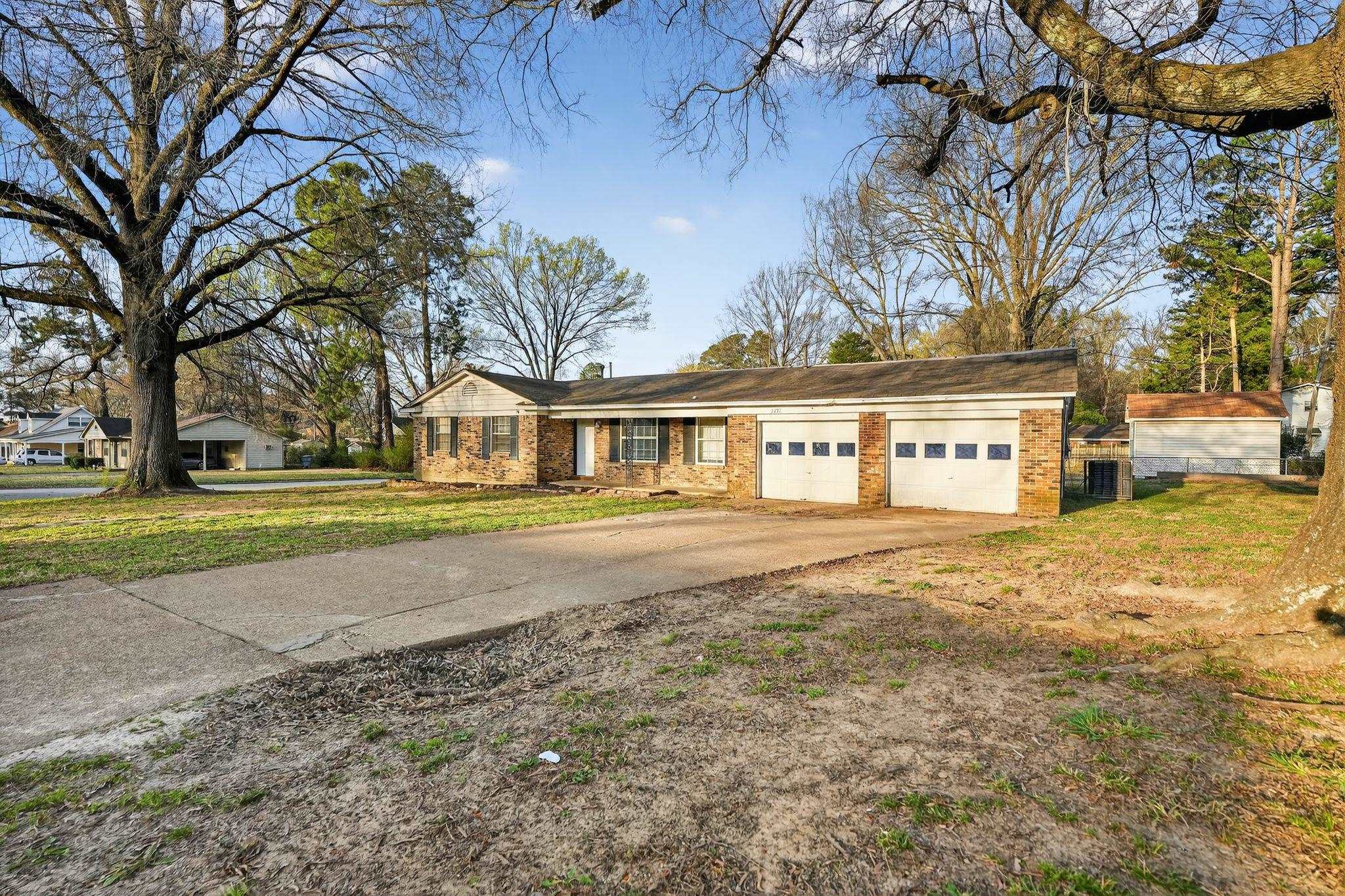 3697 LAKEHURST DR Property Photo 1