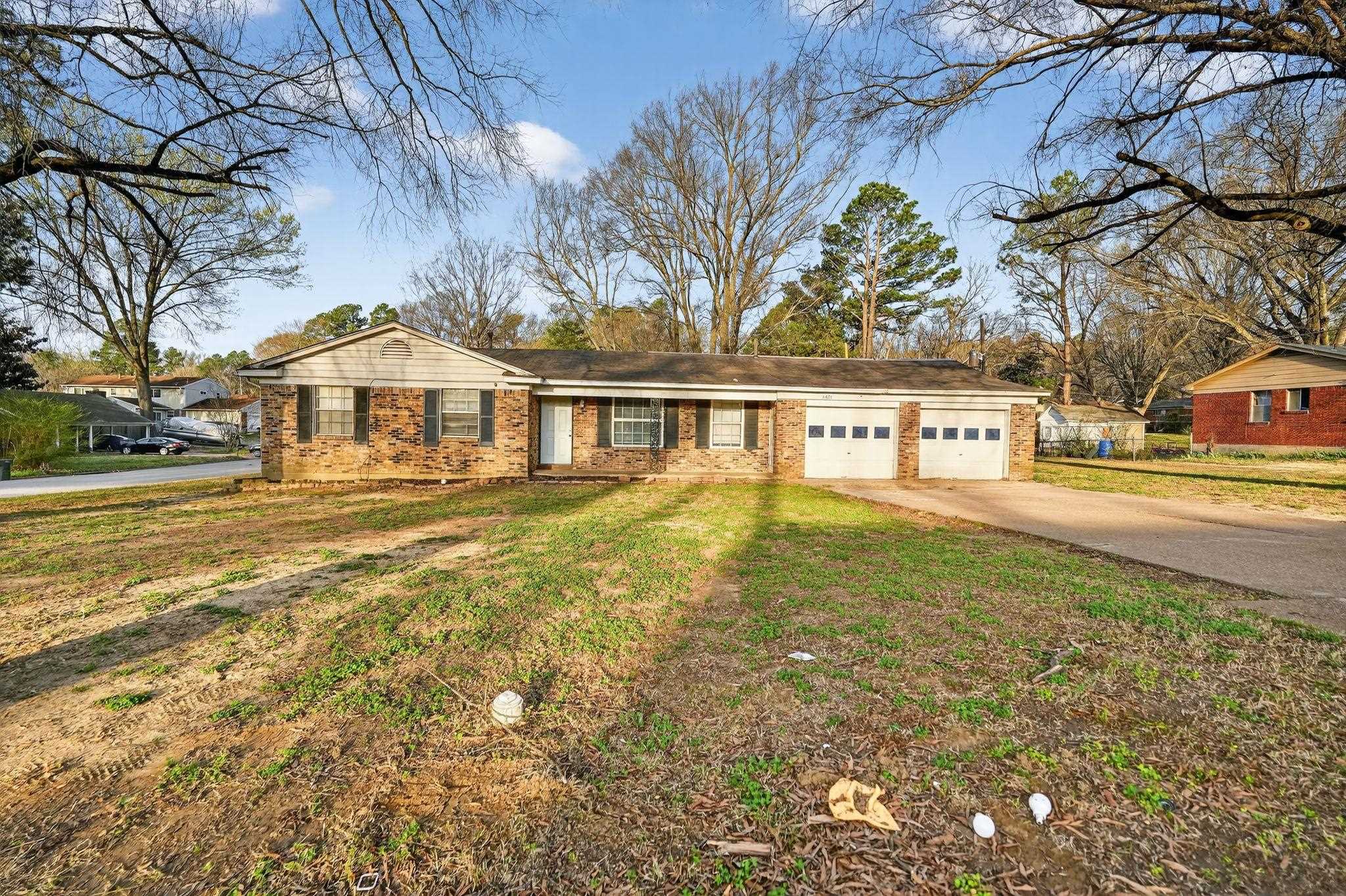 3697 Lakehurst Dr Property Photo 3