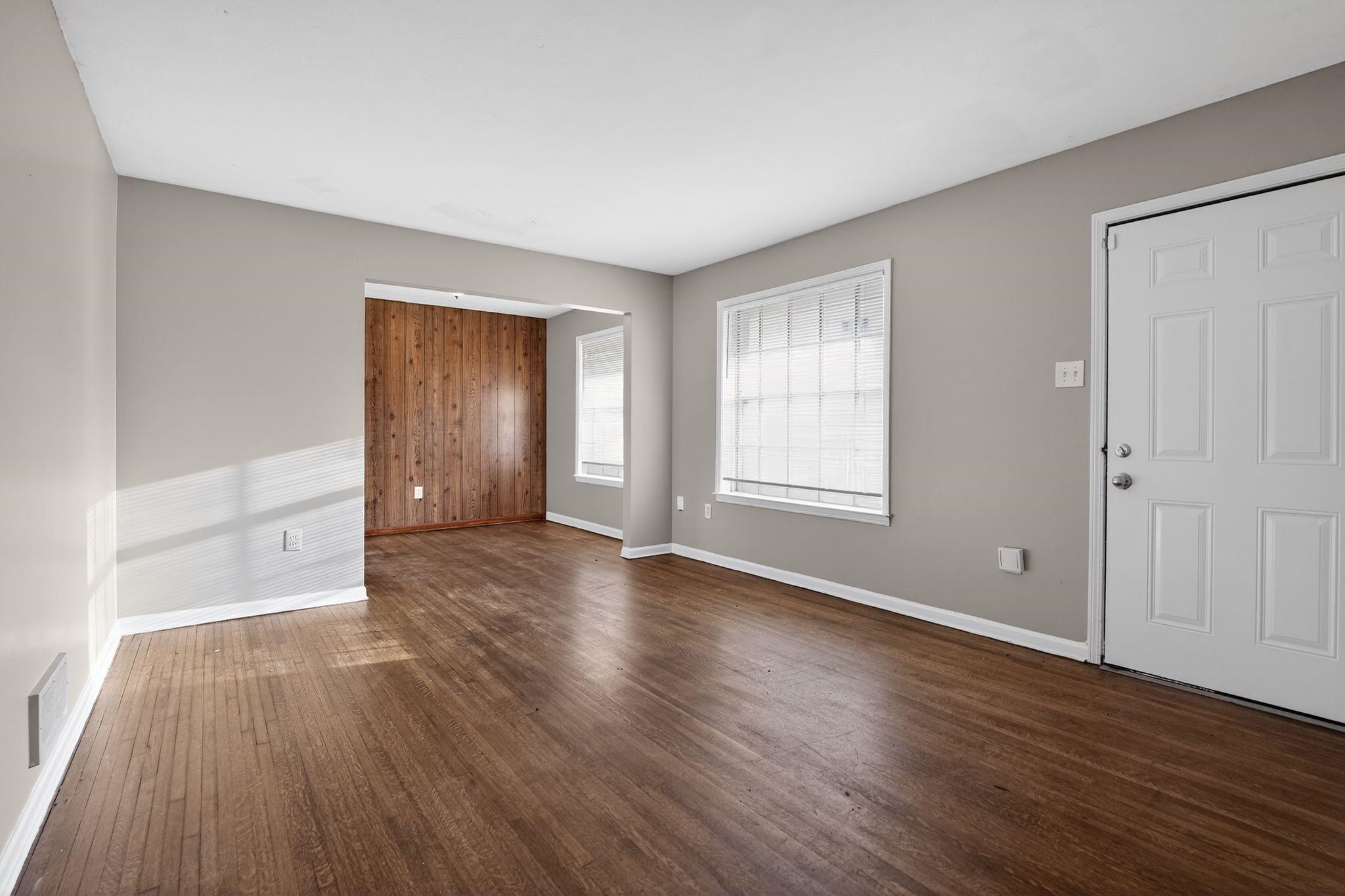 3697 Lakehurst Dr Property Photo 4