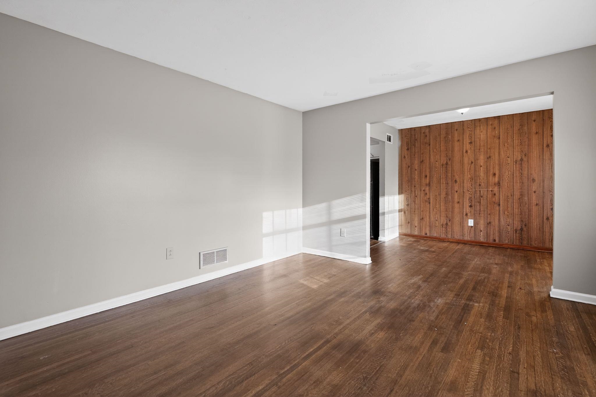 3697 Lakehurst Dr Property Photo 5