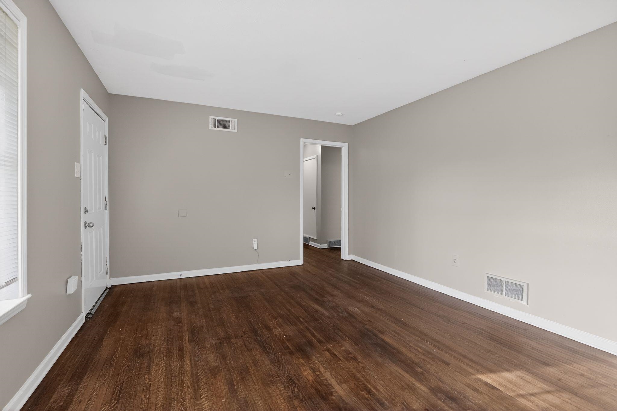 3697 Lakehurst Dr Property Photo 6