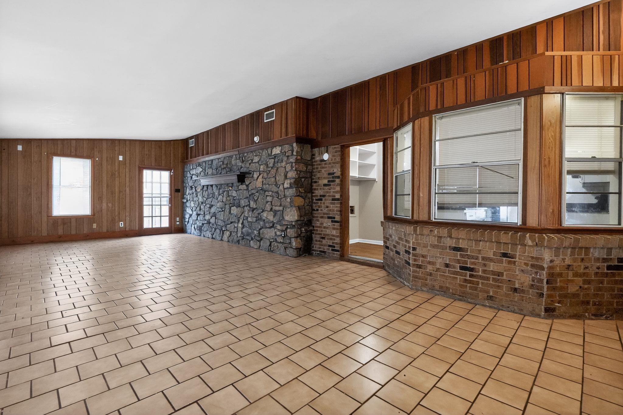 3697 Lakehurst Dr Property Photo 11