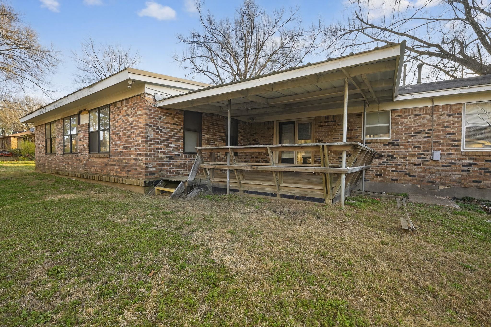 3697 Lakehurst Dr Property Photo 27