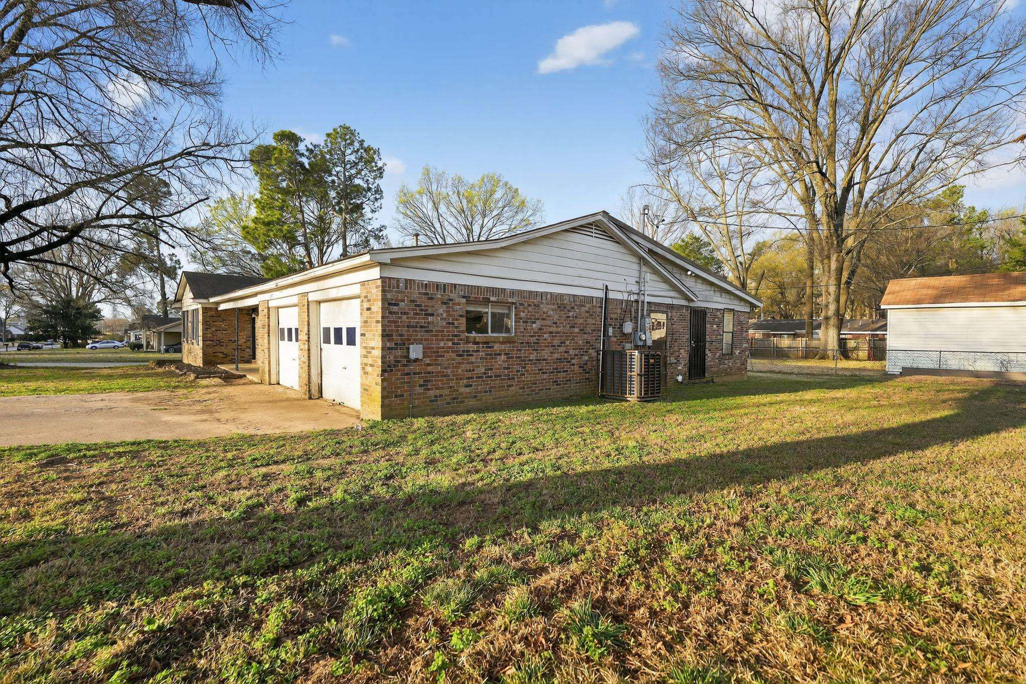 3697 Lakehurst Dr Property Photo 31