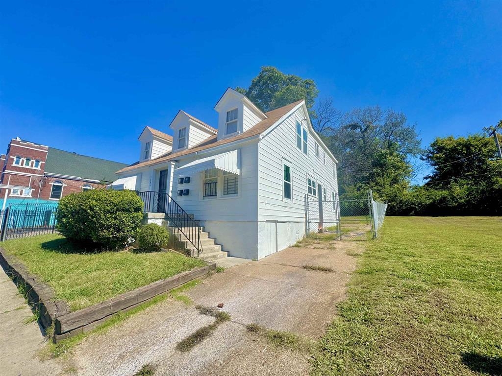 1086 S BELLEVUE BLVD Property Photo 1