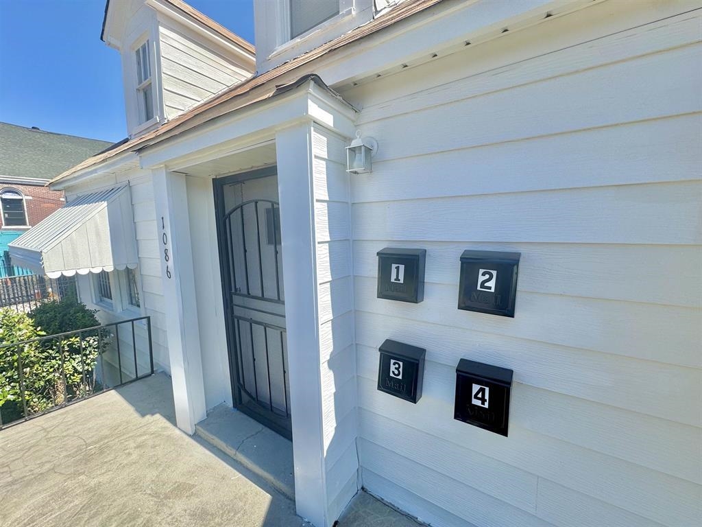 1086 S Bellevue Blvd Property Photo 3
