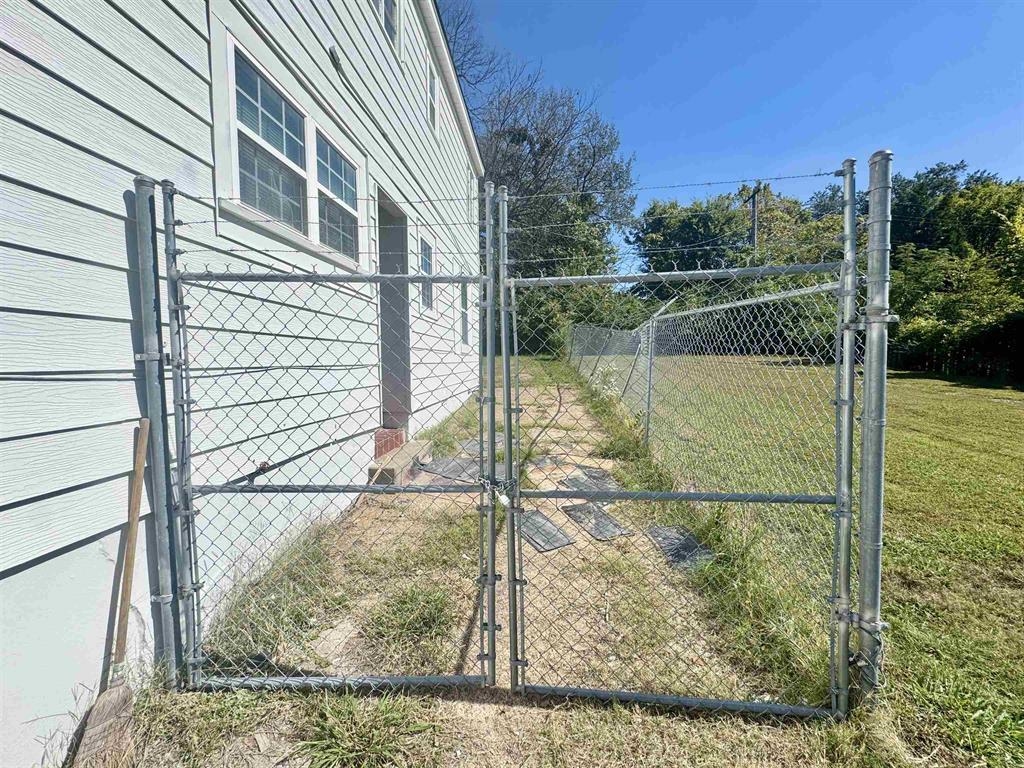 1086 S Bellevue Blvd Property Photo 6