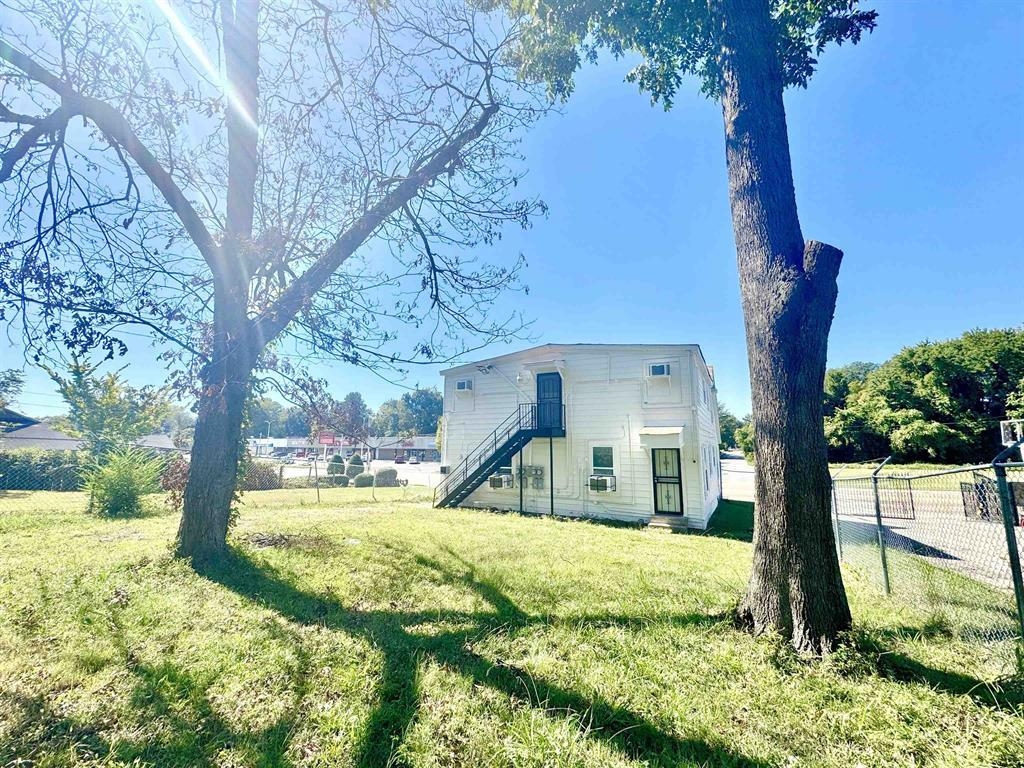 1086 S Bellevue Blvd Property Photo 10