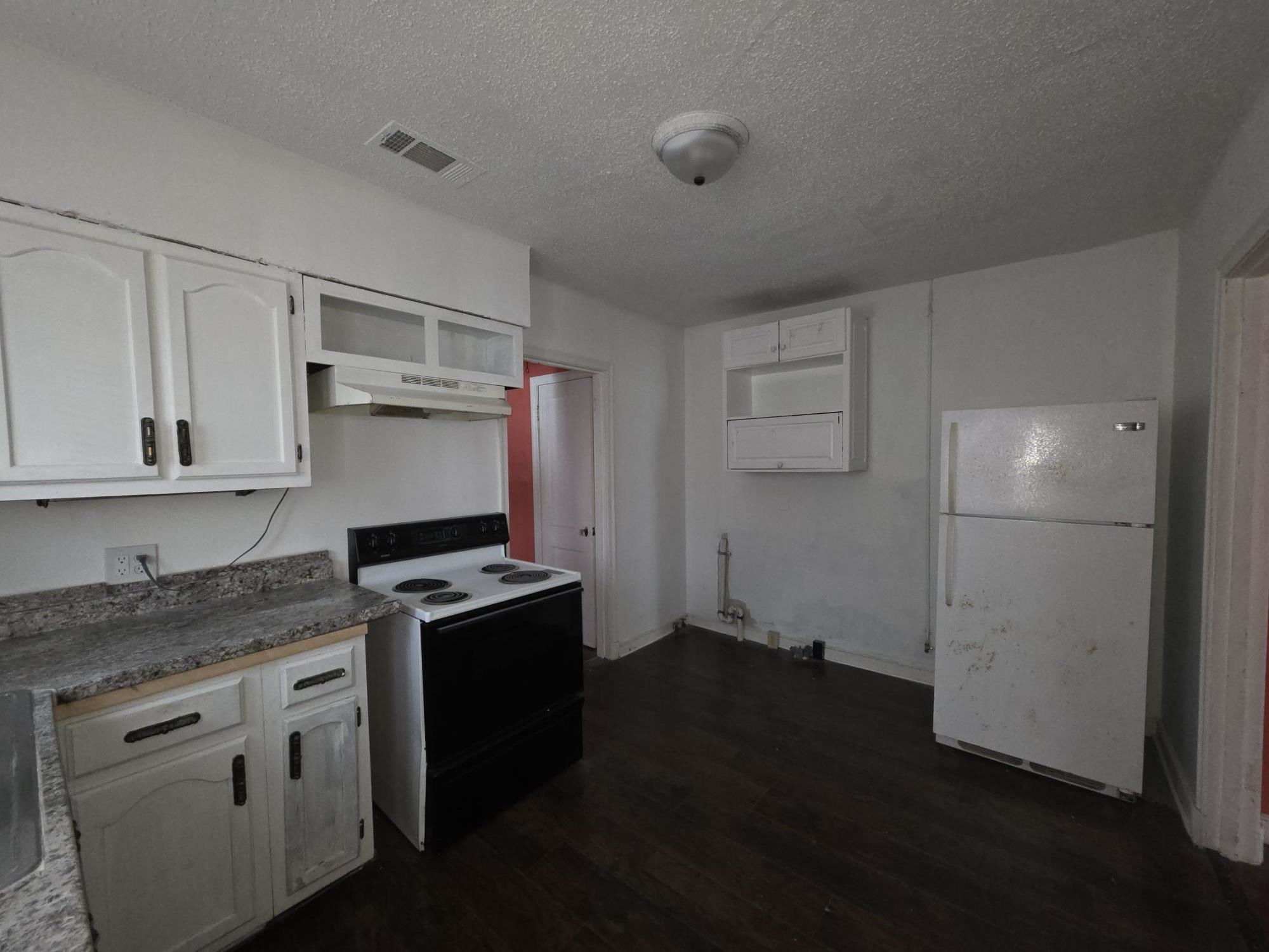 3484 Vernon Ave Property Photo 7