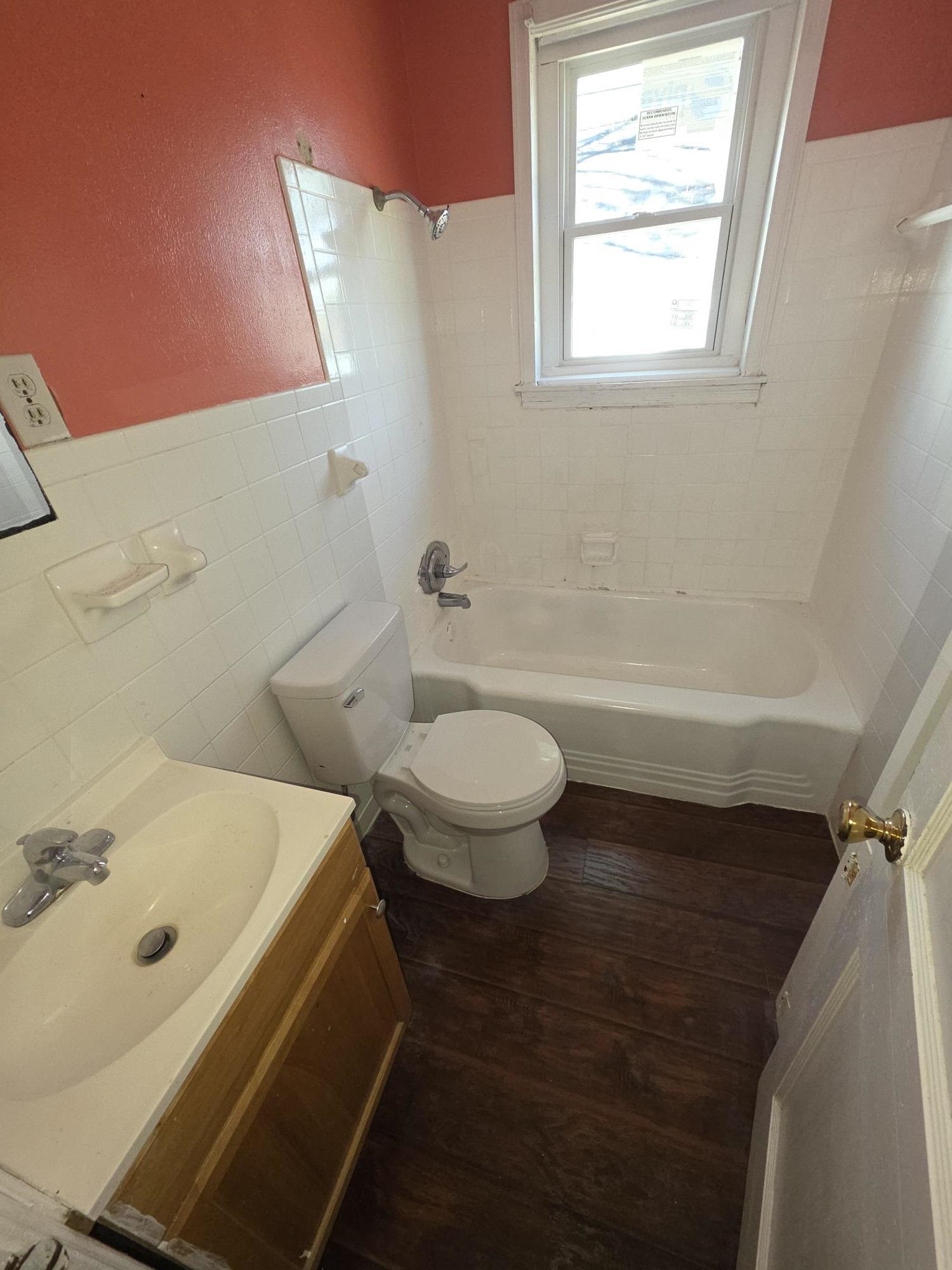 3484 Vernon Ave Property Photo 9