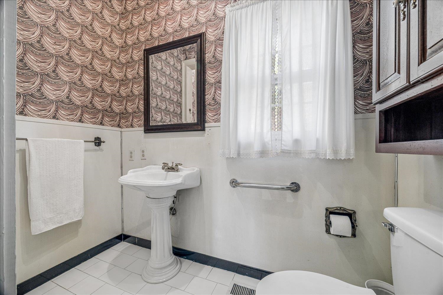 140 N Maury St Property Photo 10