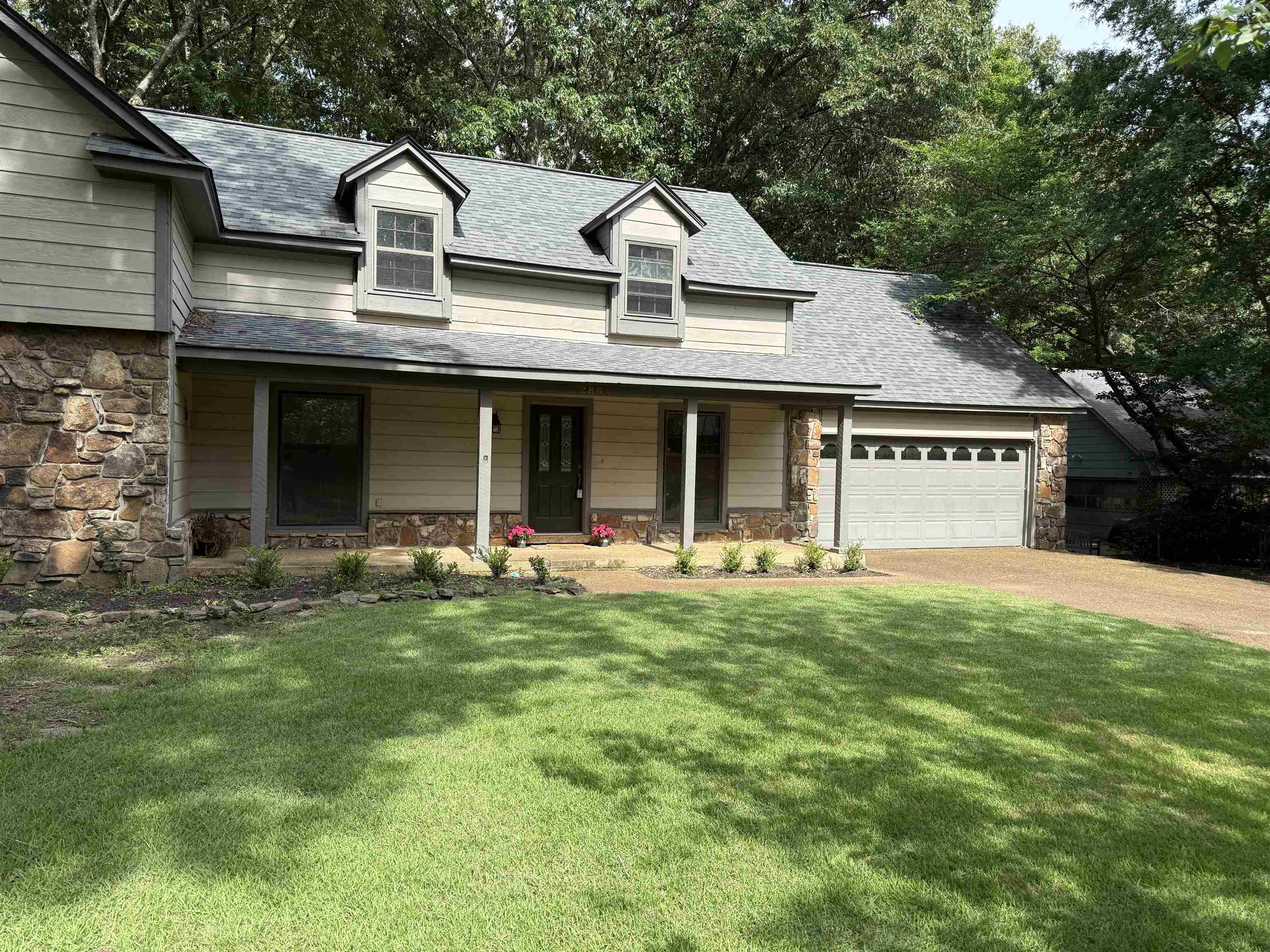 2864 Crooked Oak Dr Property Photo 3